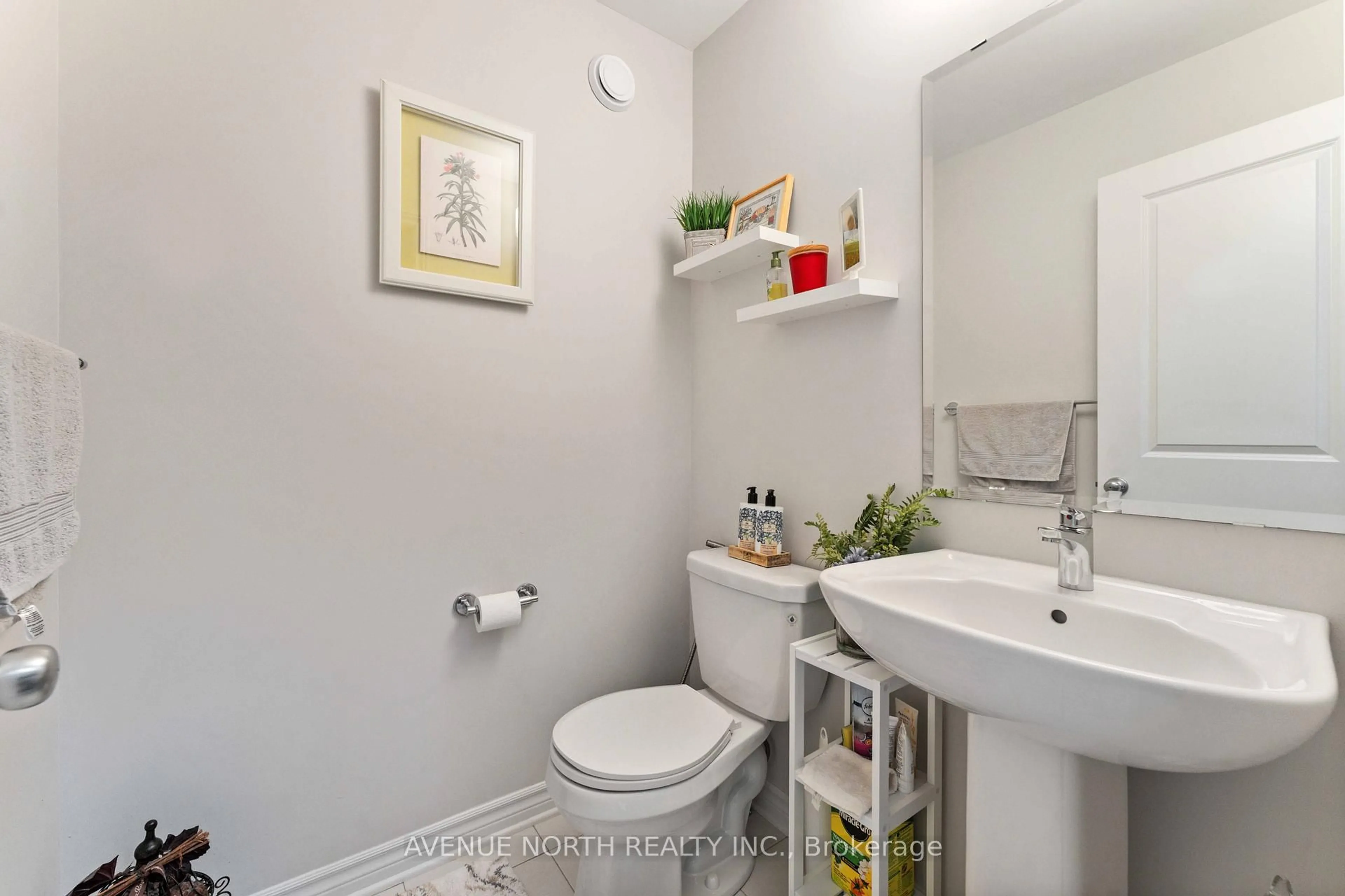 Standard bathroom, ceramic/tile floor for 4009 Kelly Farm Dr, Ottawa Ontario K1T 0R6