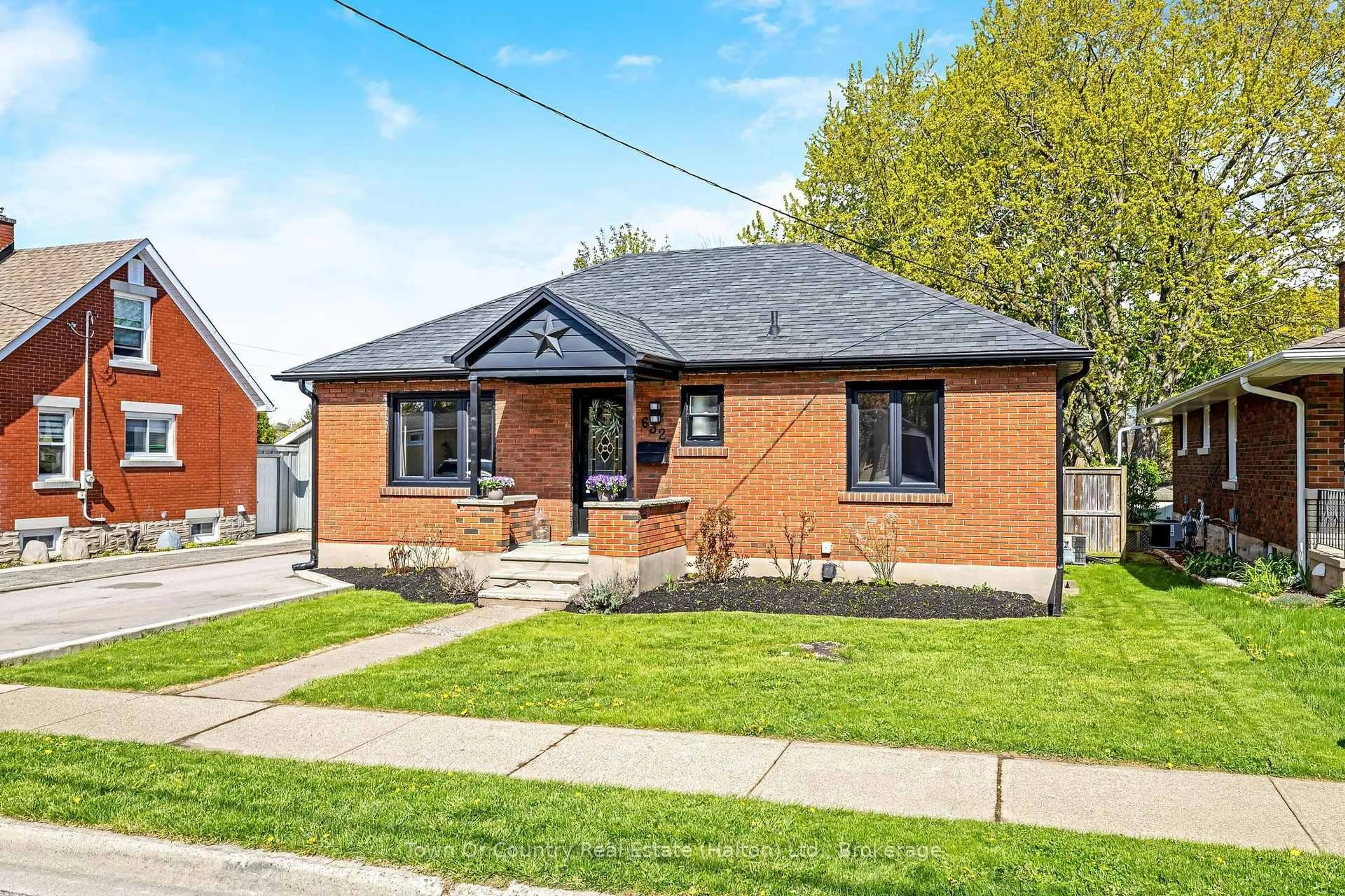 Home with brick exterior material, street for 632 WATERLOO St, Cambridge Ontario N3H 1P5