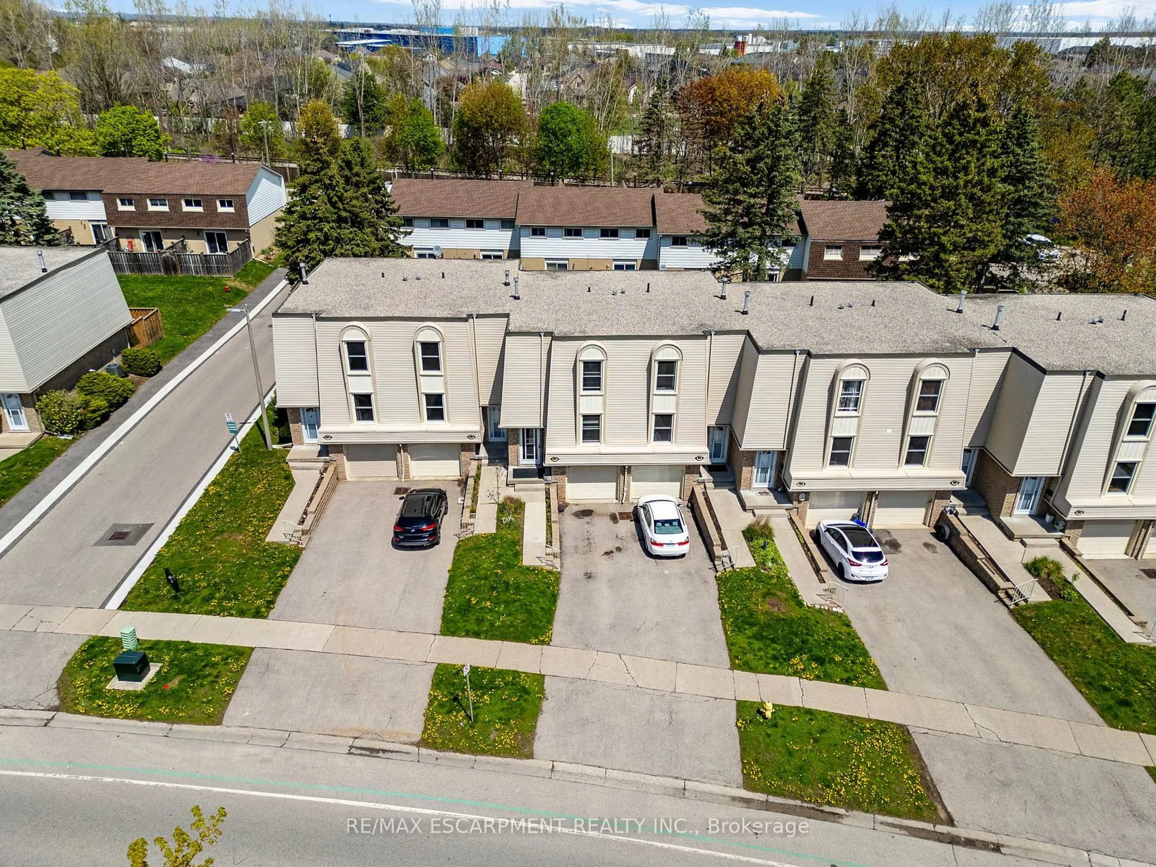 A pic from outside/outdoor area/front of a property/back of a property/a pic from drone, street for 662 Grey St #C, Brantford Ontario N3S 4Y4