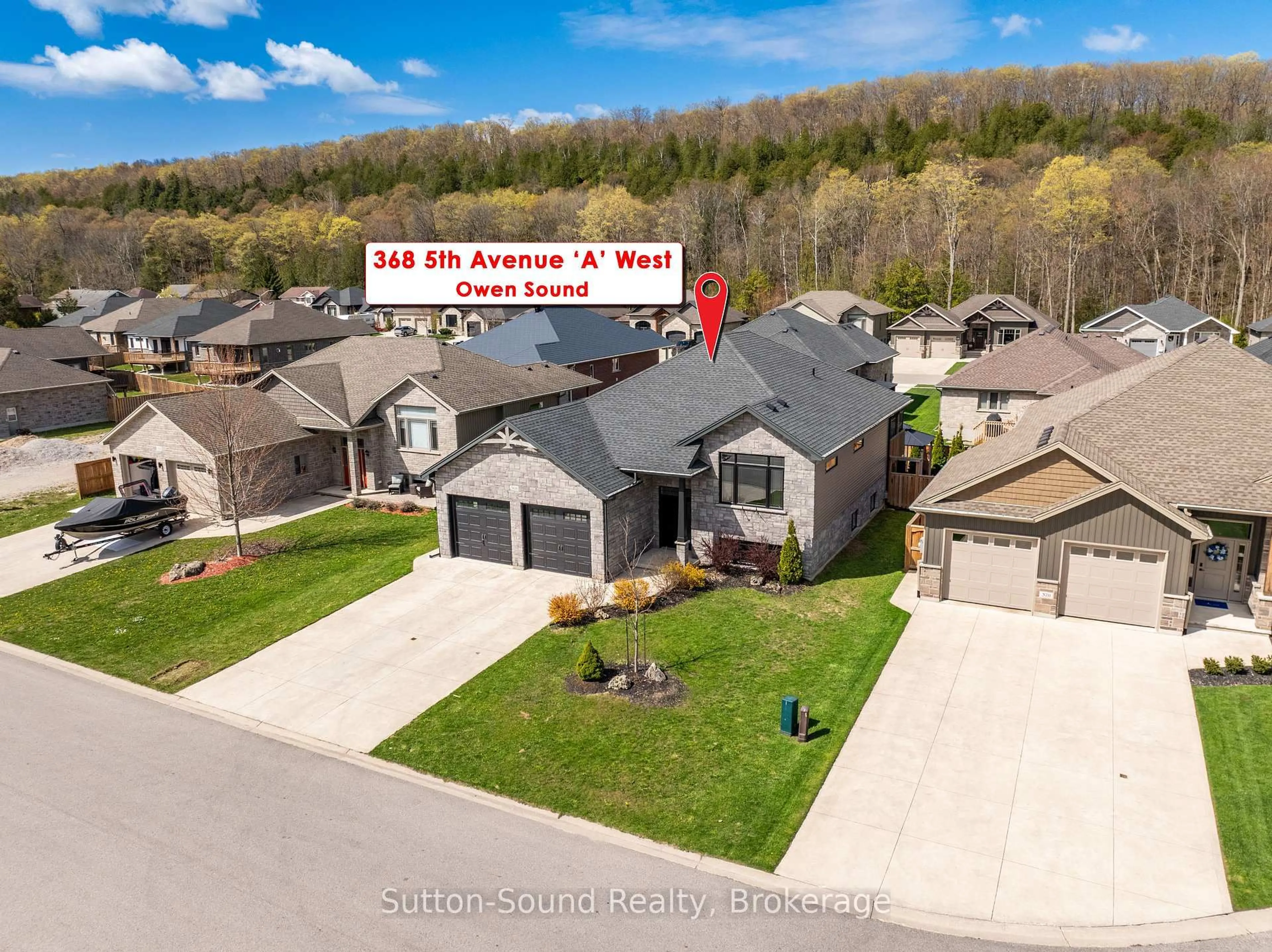 A pic from outside/outdoor area/front of a property/back of a property/a pic from drone, street for 368 5th Ave A Ave, Owen Sound Ontario N4K 6S7