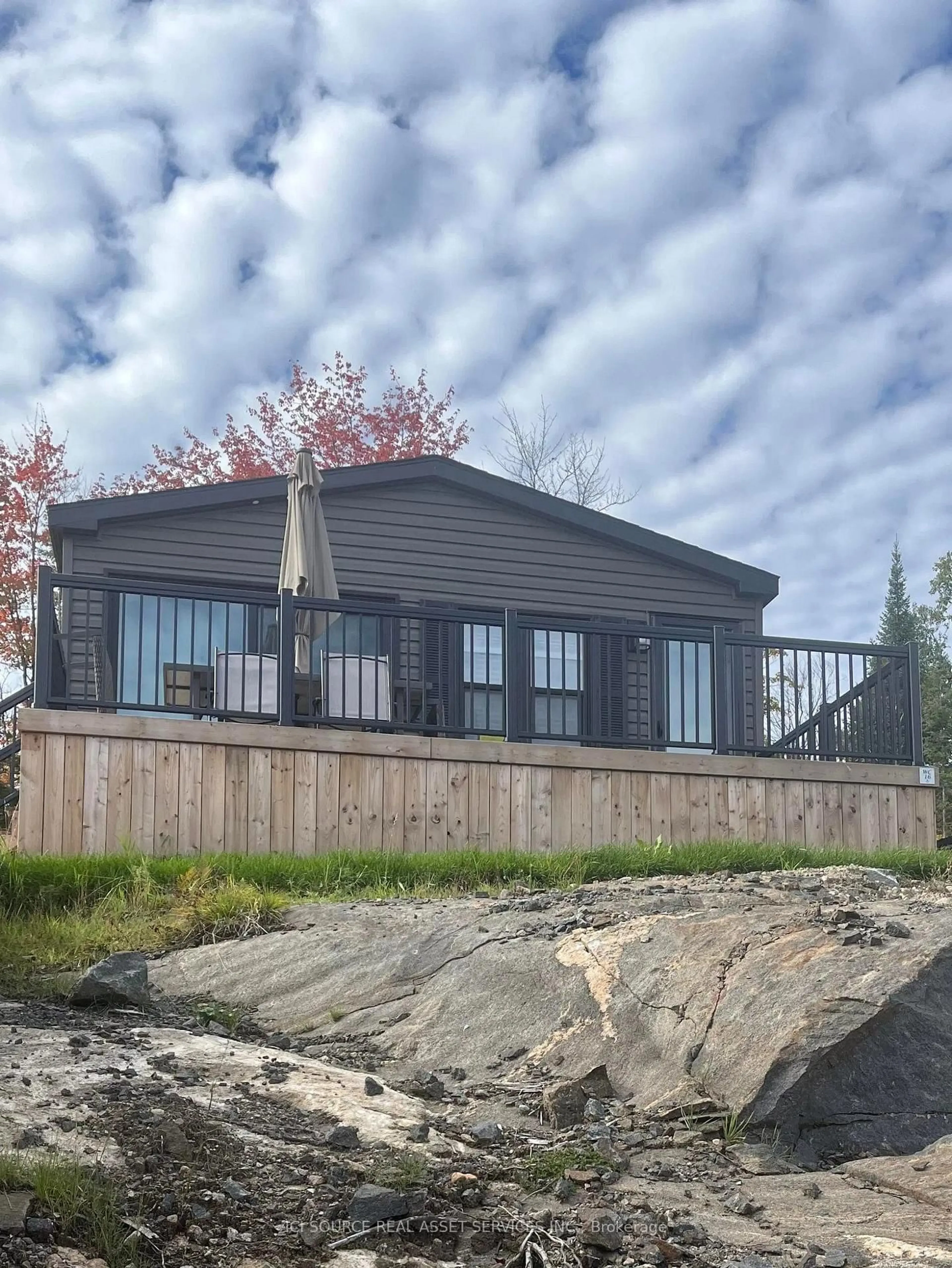 Home with vinyl exterior material, water/lake/river/ocean view for 1047 Bonnie Lake Camp Rd #WCW16, Bracebridge Ontario P1L 1W9