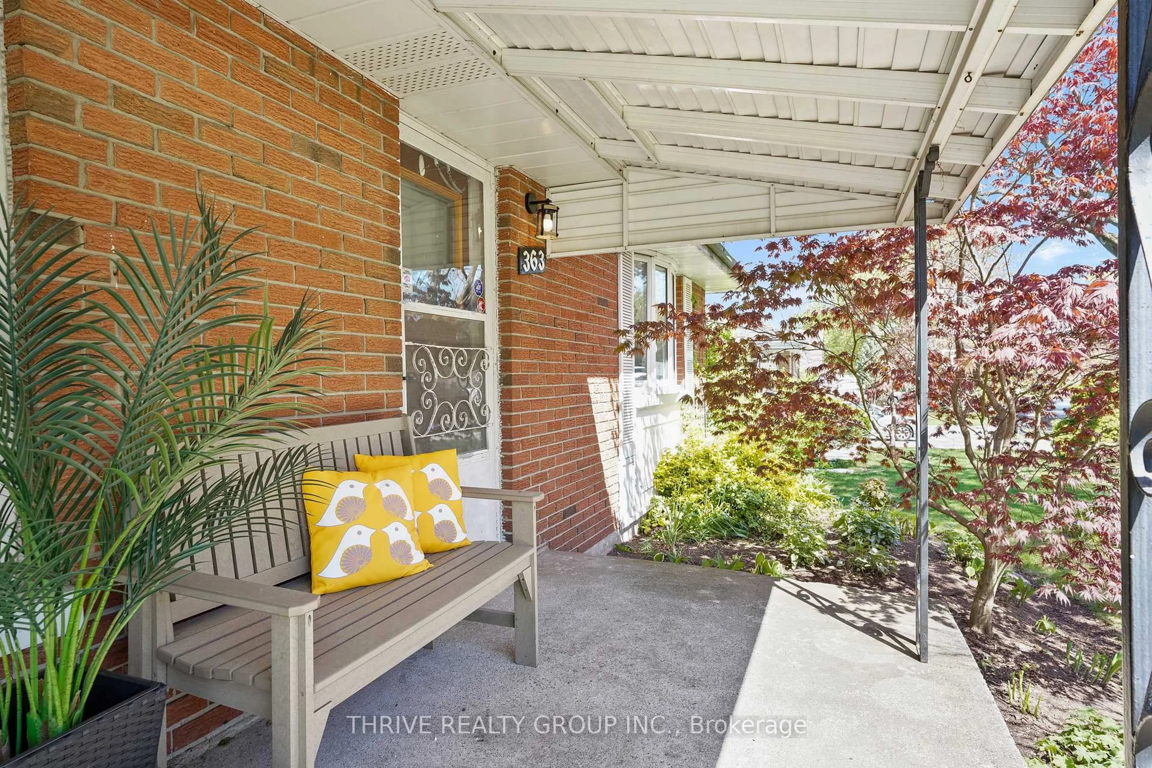 Patio, street for 363 Brock St, London South Ontario N6K 2M3