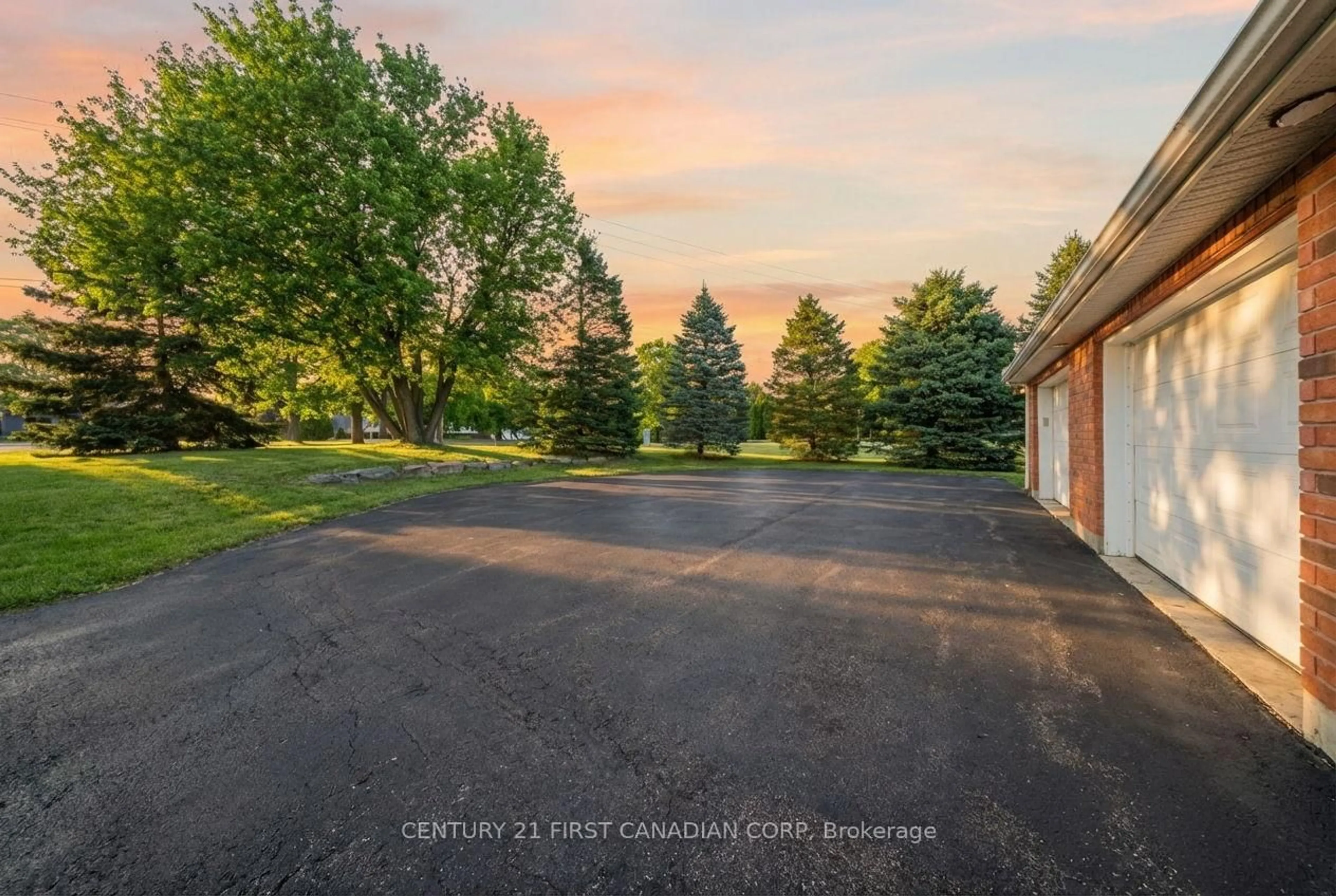 A pic from outside/outdoor area/front of a property/back of a property/a pic from drone, street for 270 McGill Rd, Brant Ontario N0E 1K0