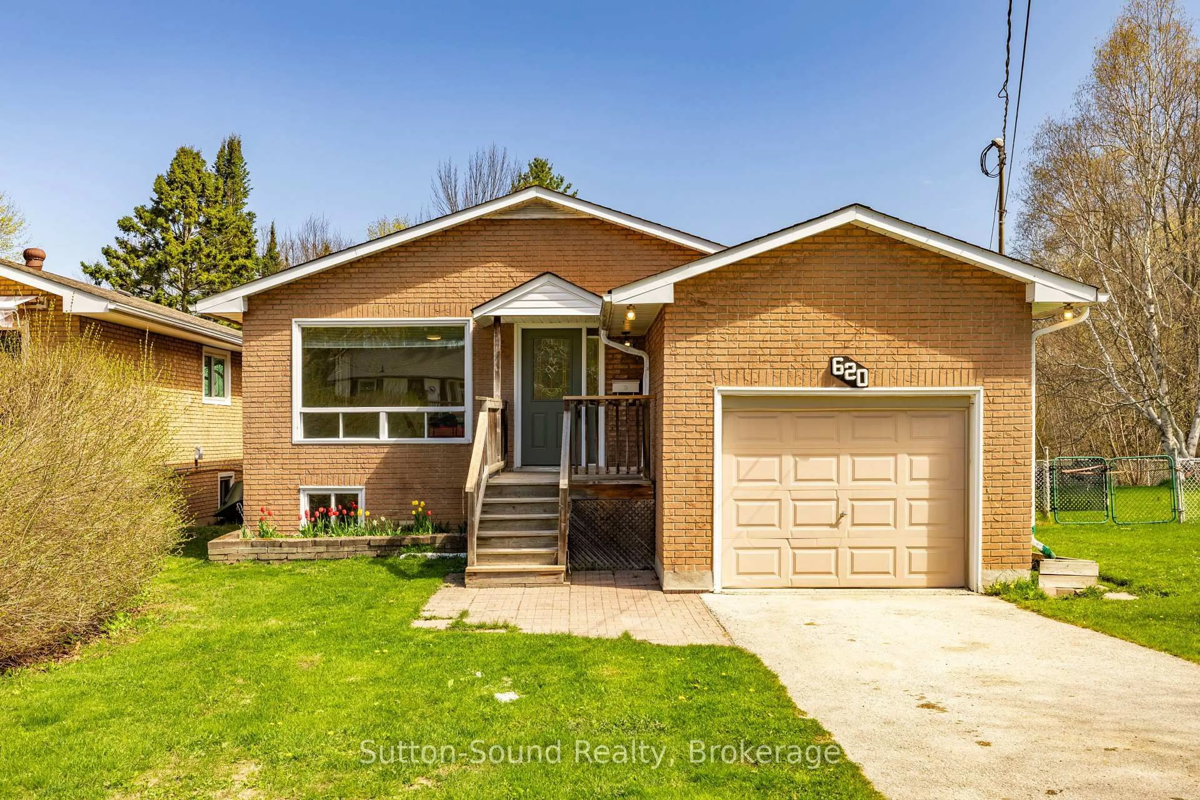 Home with brick exterior material, street for 620 17th St, Owen Sound Ontario N4K 4B8