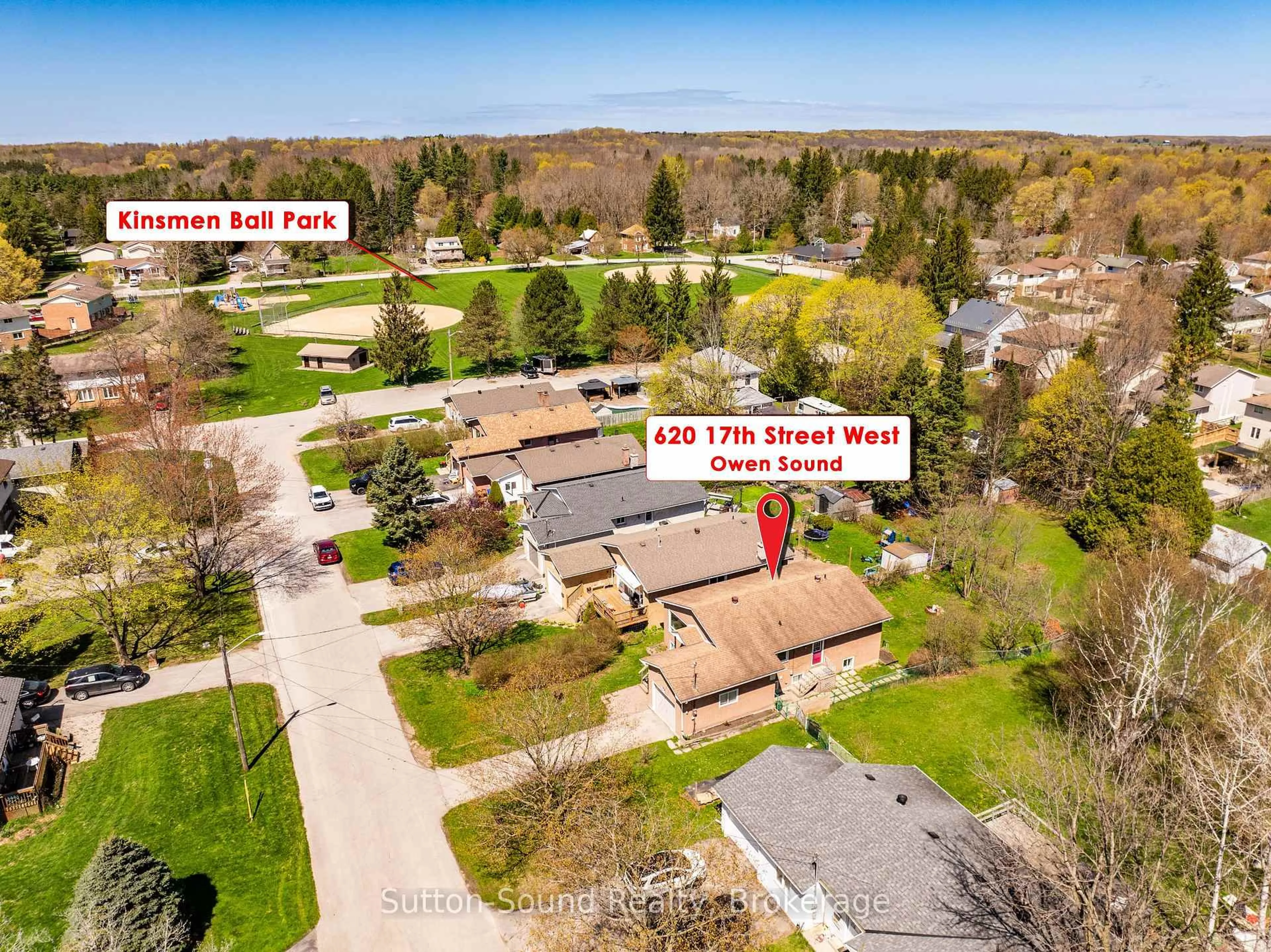 A pic from outside/outdoor area/front of a property/back of a property/a pic from drone, street for 620 17th St, Owen Sound Ontario N4K 4B8