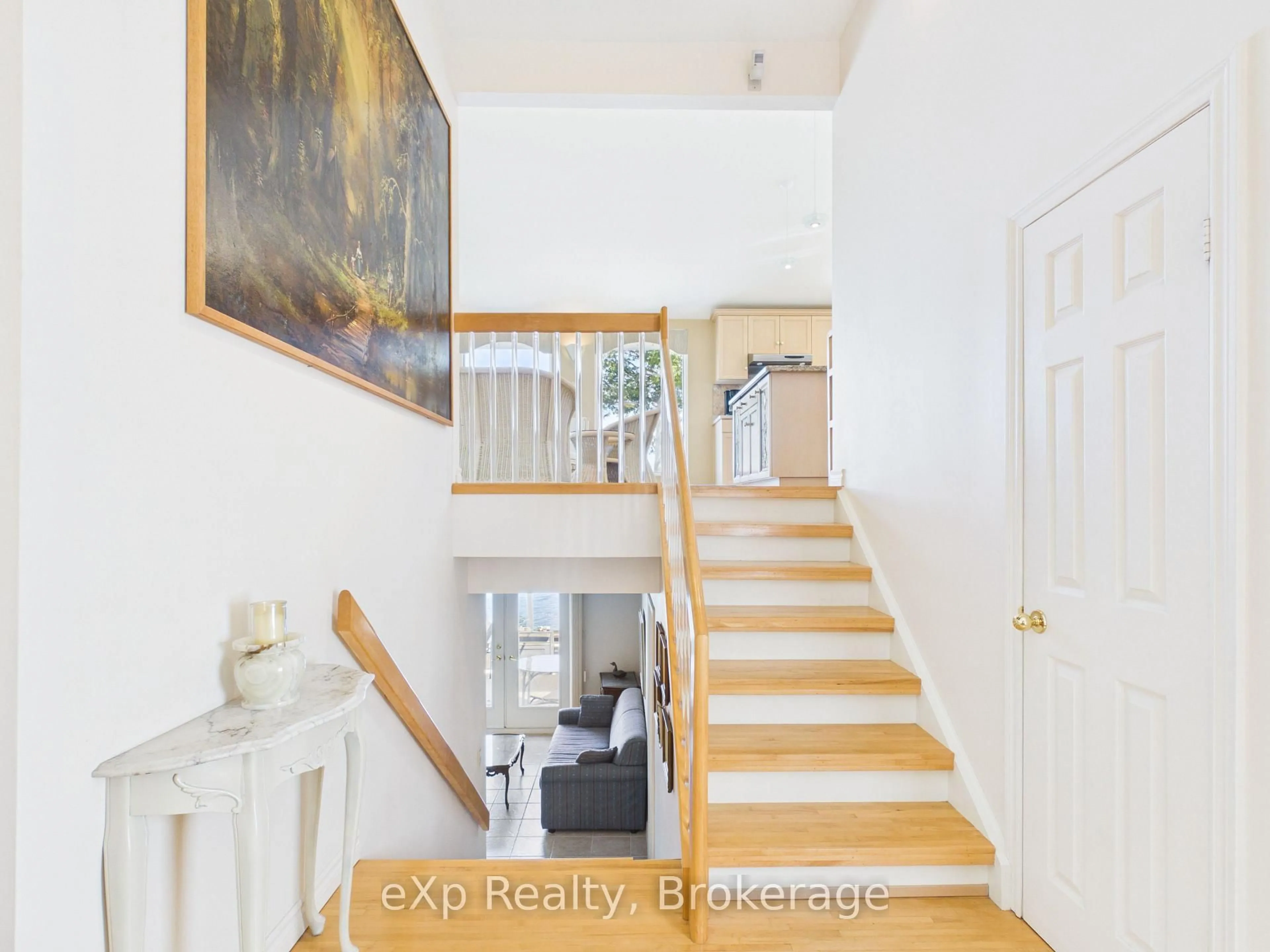 Indoor foyer for 115 Ivy Dr, Georgian Bluffs Ontario N0H 2T0