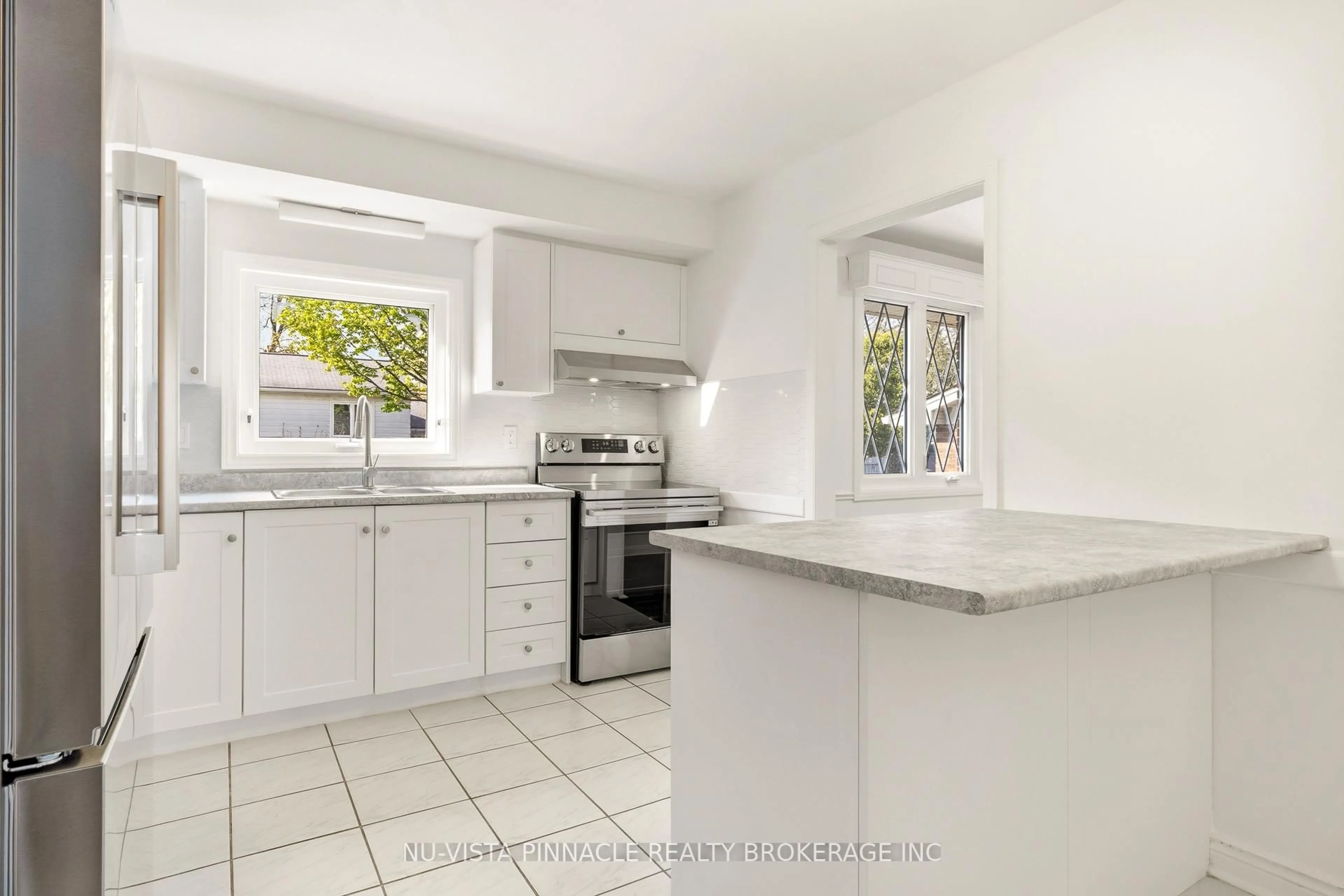 Standard kitchen, ceramic/tile floor for 42 Milford Cres, London North Ontario N5X 1A8