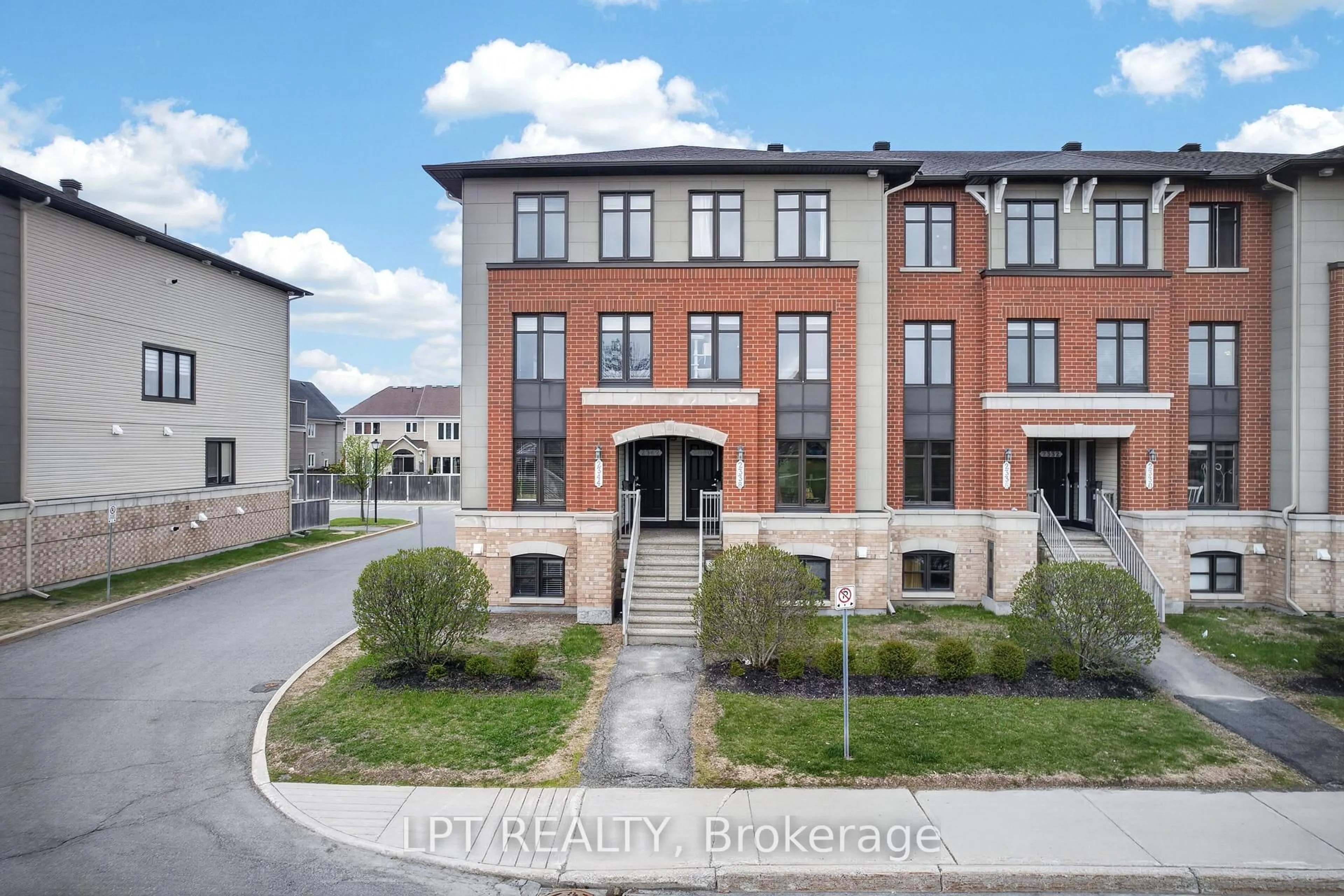 A pic from outside/outdoor area/front of a property/back of a property/a pic from drone, street for 2342 Esprit Dr, Orleans Ontario K4A 0T5