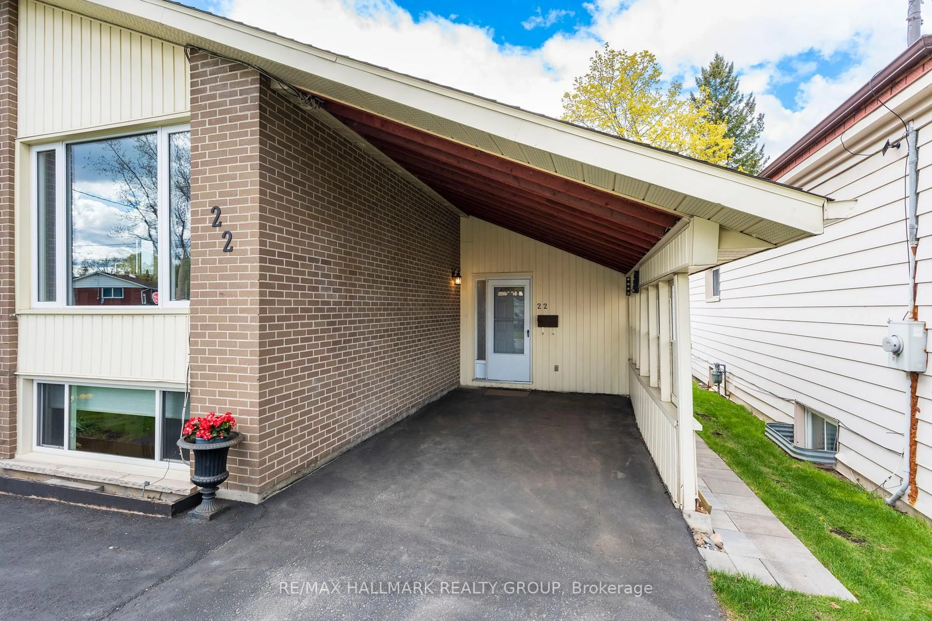 Unknown for 22 Elm Ave, Brockville Ontario K6V 2M4