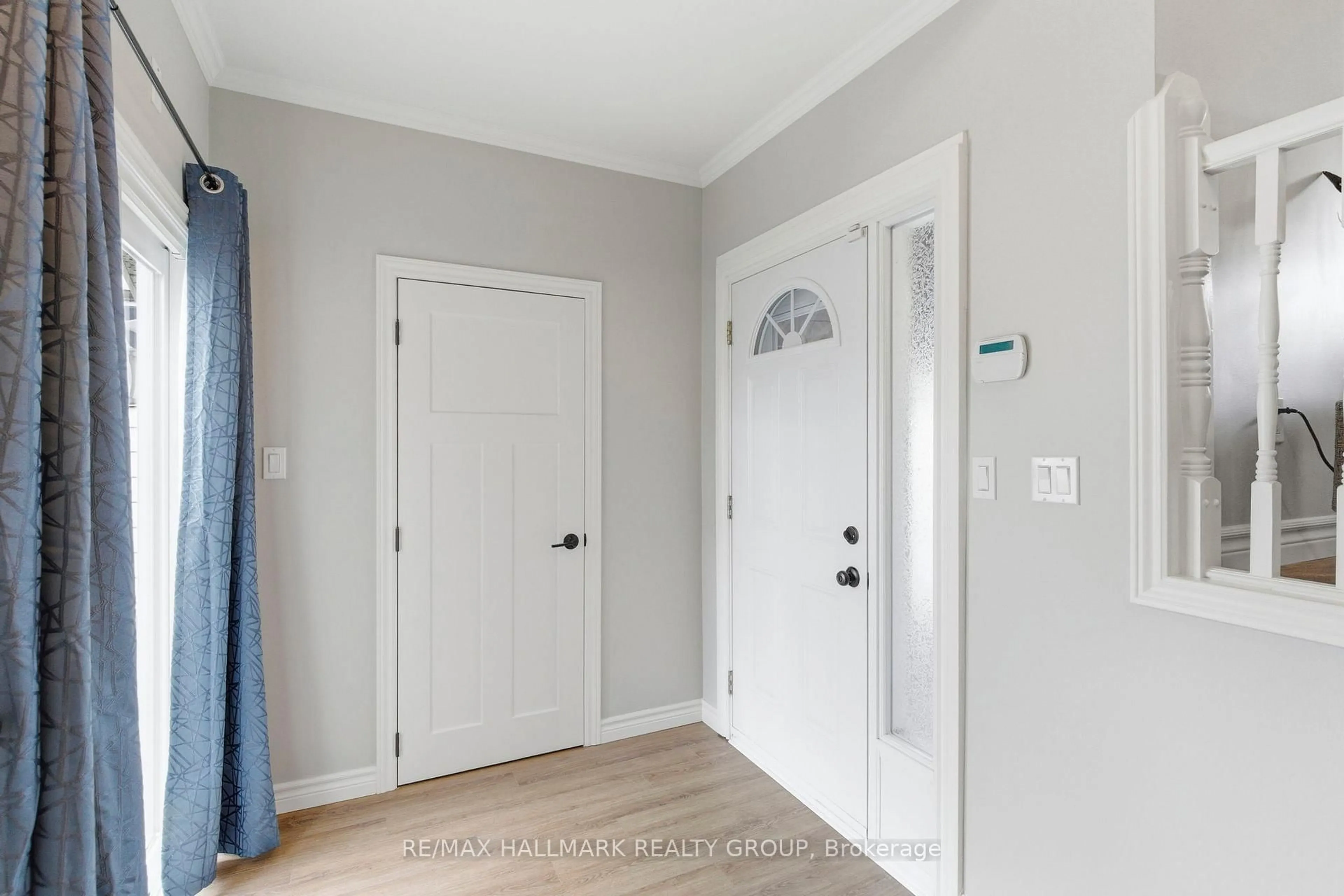 Indoor entryway for 22 Elm Ave, Brockville Ontario K6V 2M4