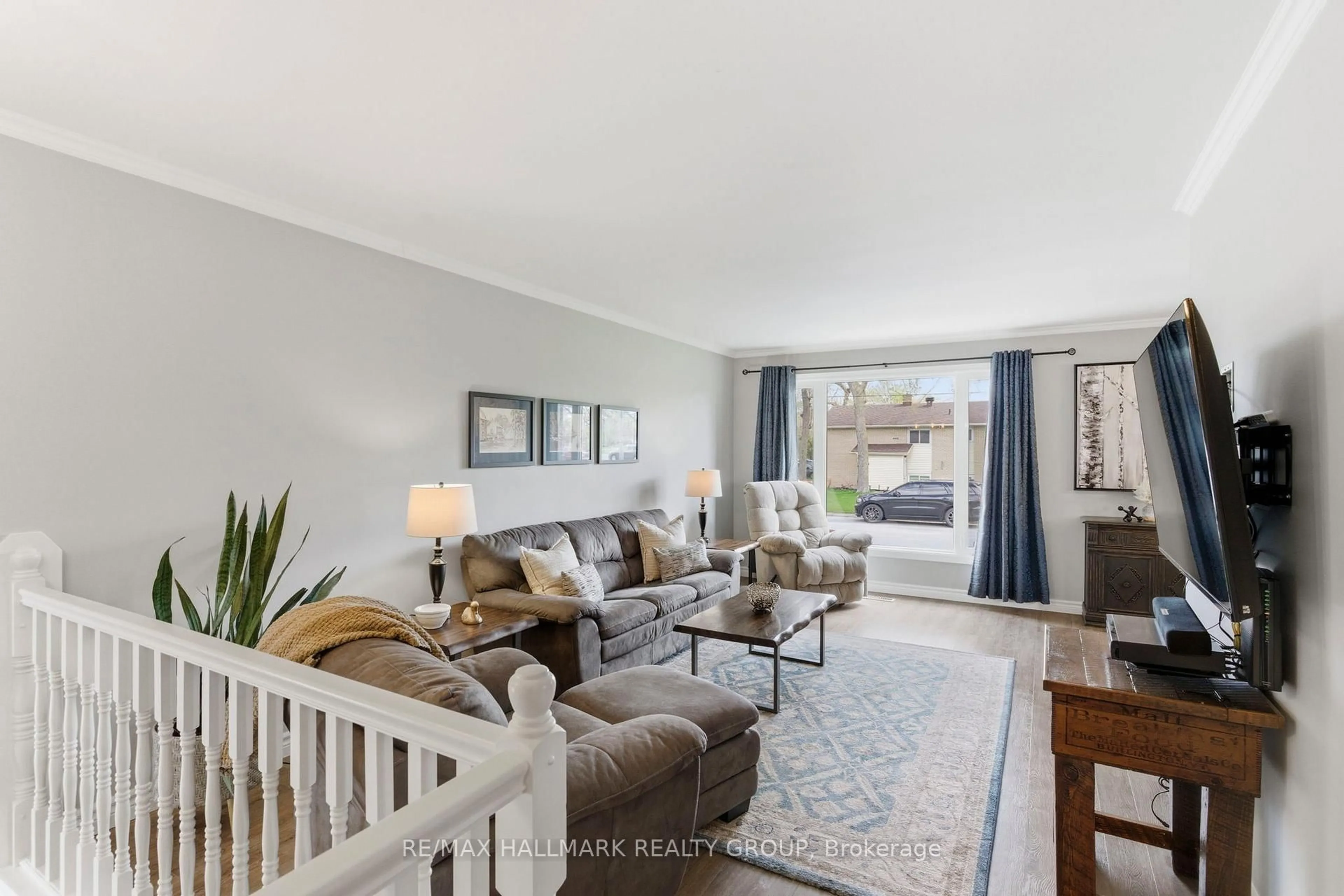 Living room with furniture, unknown for 22 Elm Ave, Brockville Ontario K6V 2M4