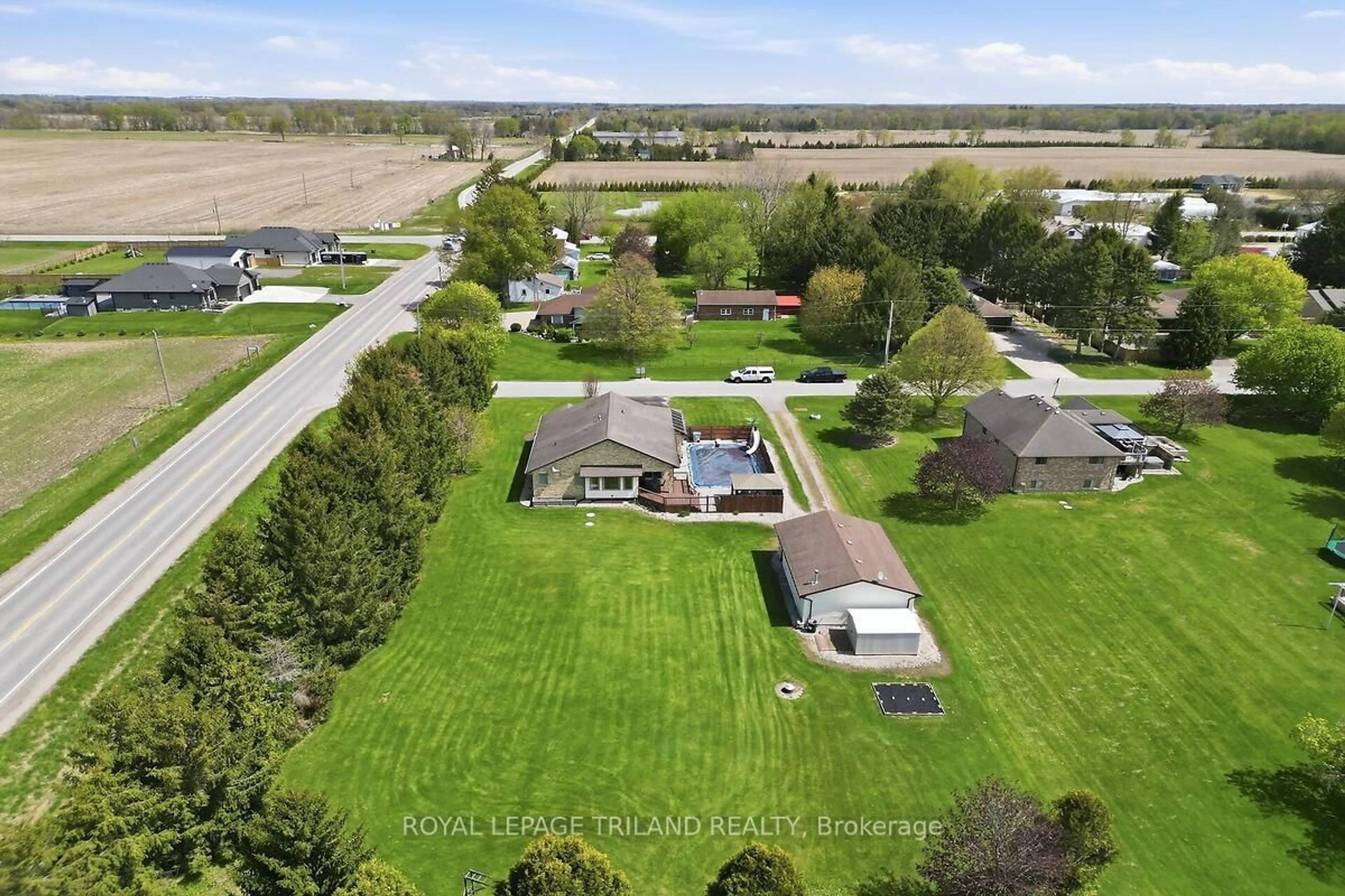 A pic from outside/outdoor area/front of a property/back of a property/a pic from drone, water/lake/river/ocean view for 24671 Dodge Dr, Strathroy-Caradoc Ontario N7G 3B5