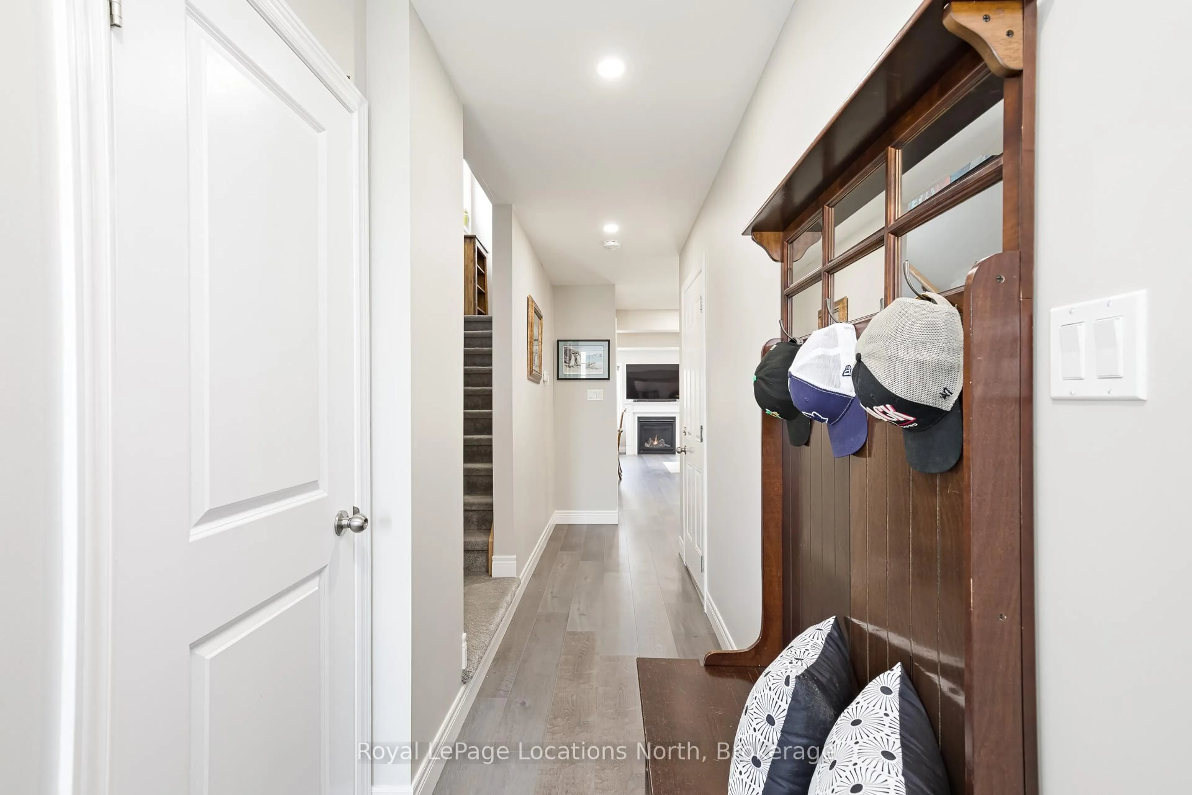 Indoor entryway for 221 Equality Dr, Meaford Ontario N4L 0B4