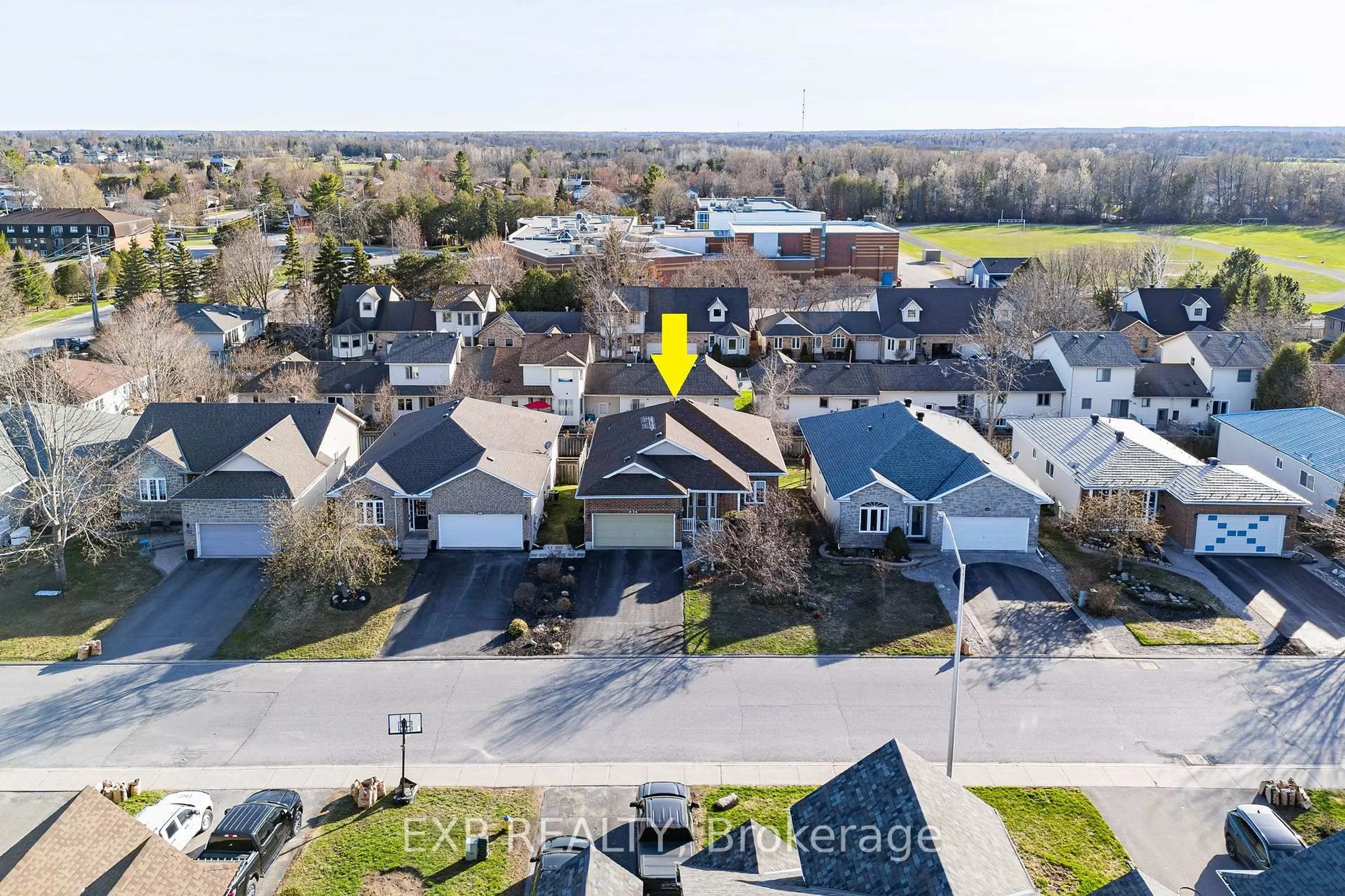 A pic from outside/outdoor area/front of a property/back of a property/a pic from drone, street for 434 Moffatt St, Carleton Place Ontario K7C 4T4