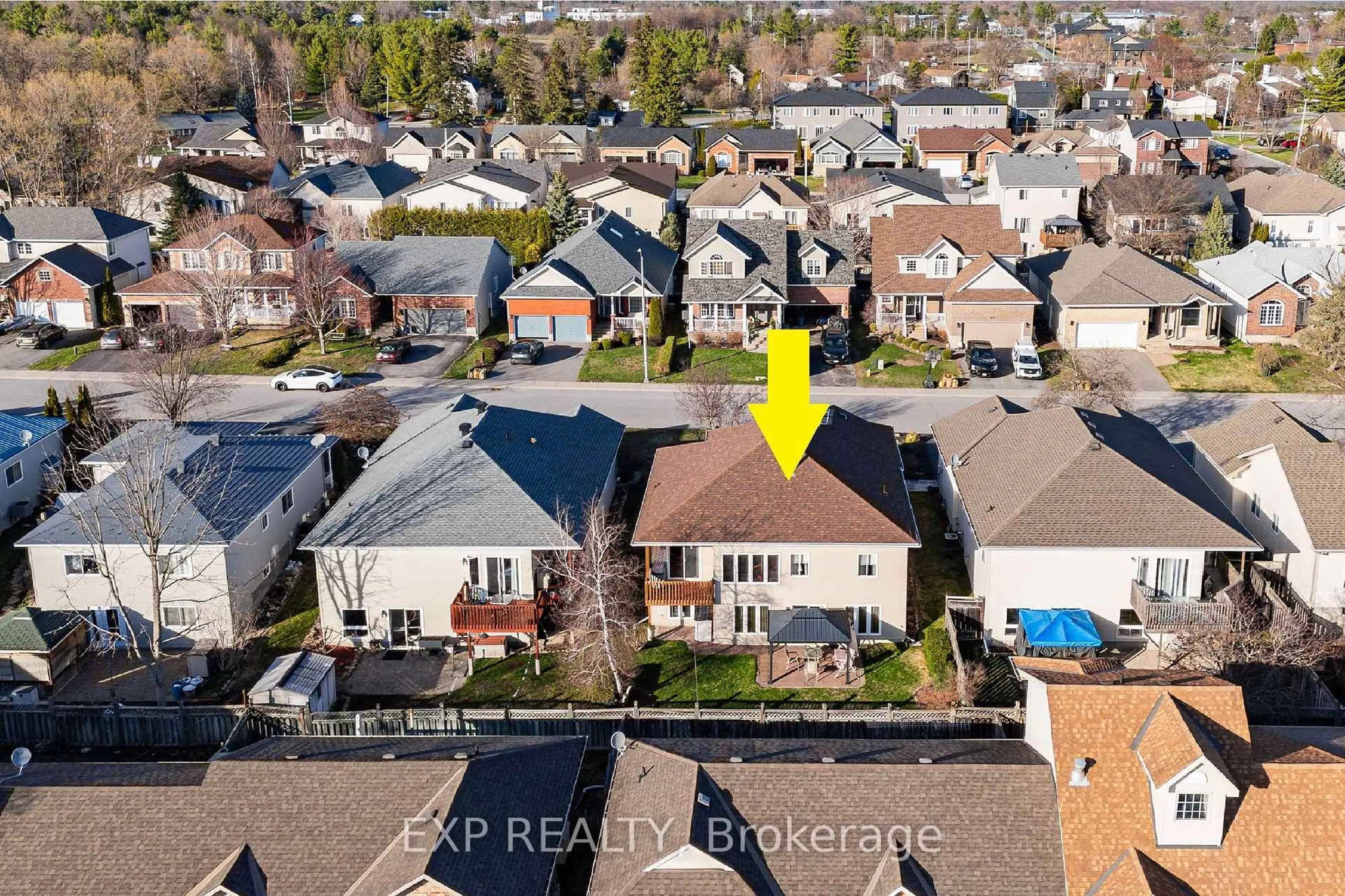 A pic from outside/outdoor area/front of a property/back of a property/a pic from drone, street for 434 Moffatt St, Carleton Place Ontario K7C 4T4