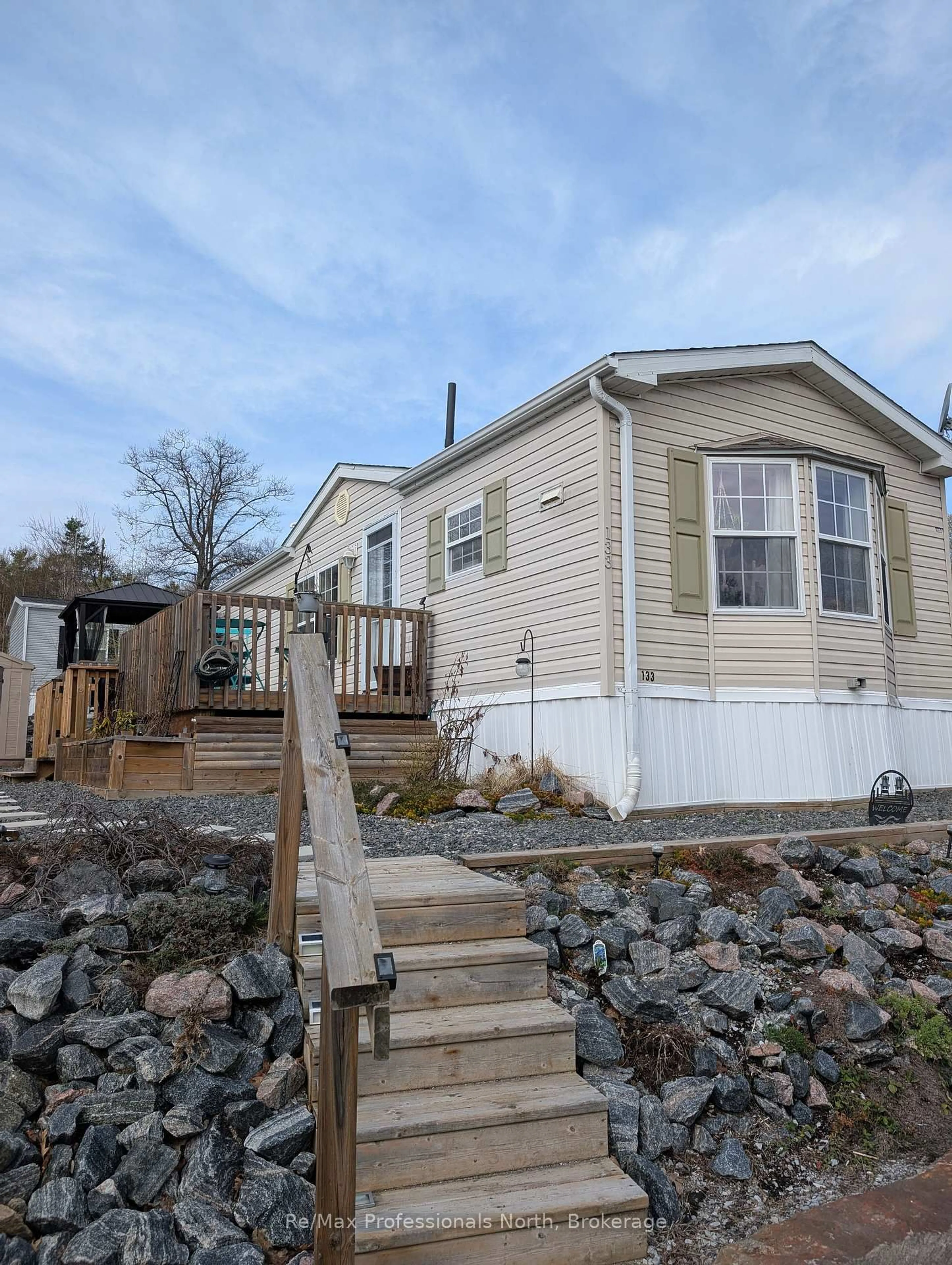 Home with vinyl exterior material, unknown for 1007 Racoon Rd #133, Gravenhurst Ontario P1P 0C5