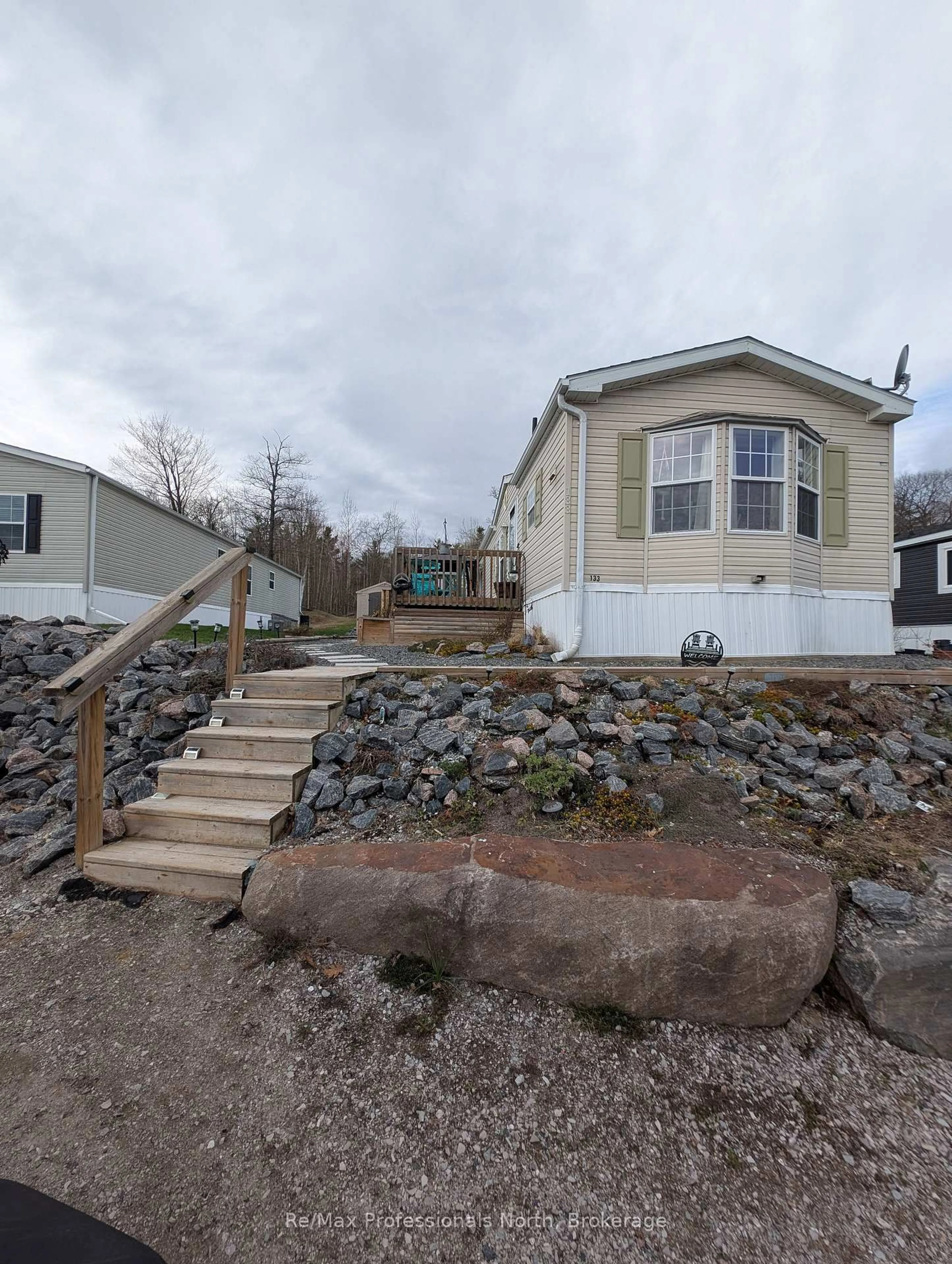 Home with vinyl exterior material, unknown for 1007 Racoon Rd #133, Gravenhurst Ontario P1P 0C5