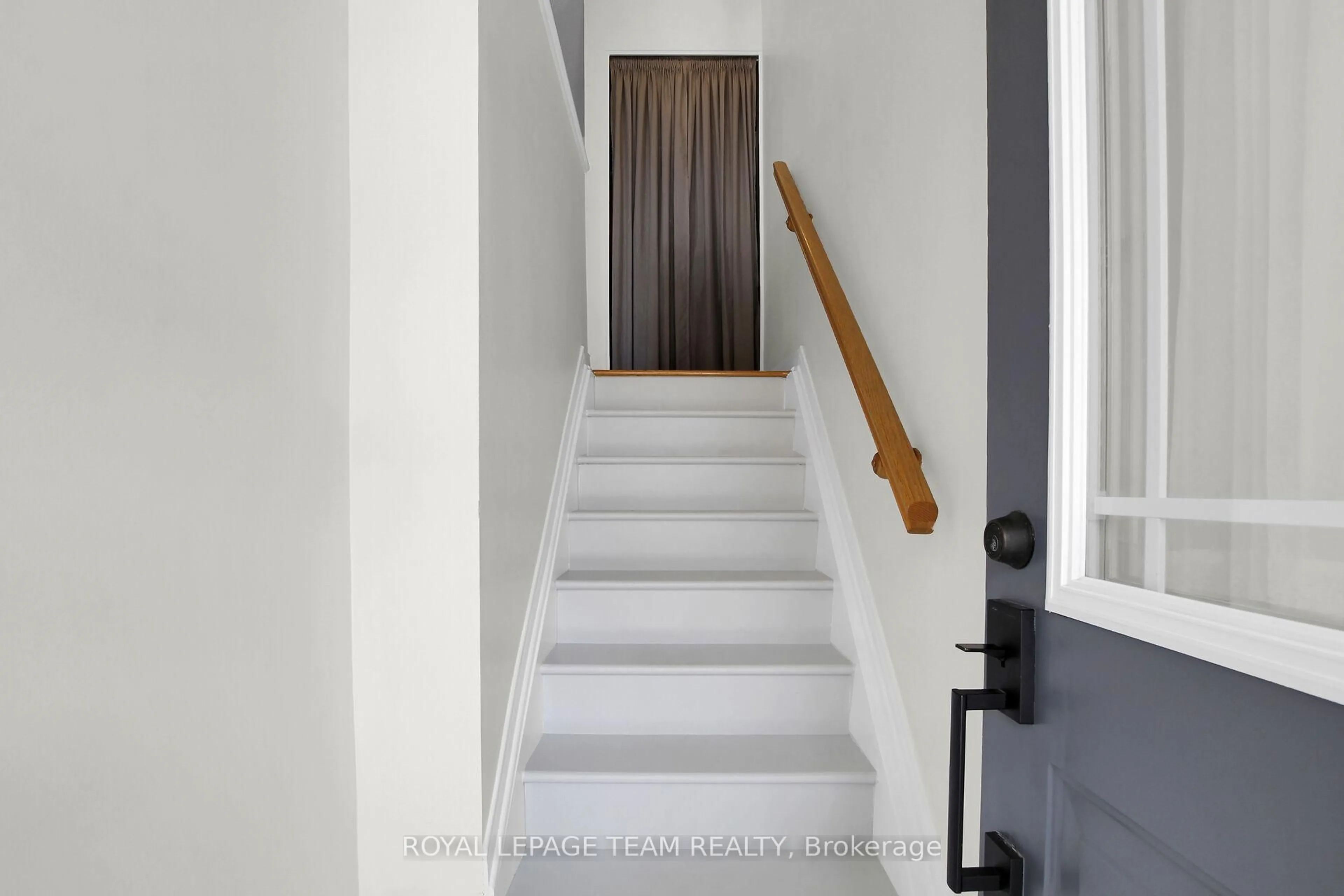 Stairs for 239 Gershwin Private, Ottawa Ontario K2H 1G6
