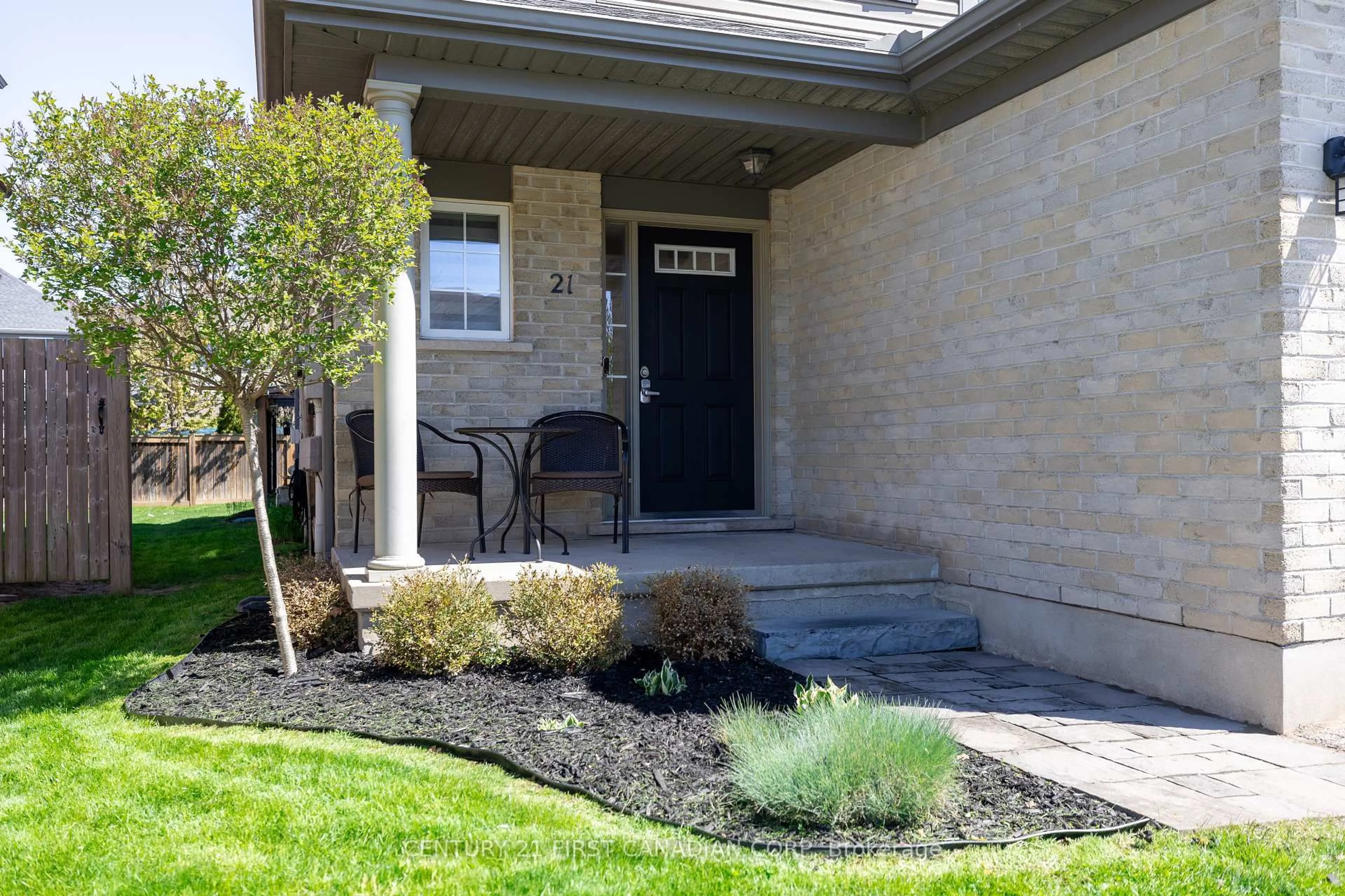 Indoor entryway for 21 Pear Tree Ave, St. Thomas Ontario N5R 0B5
