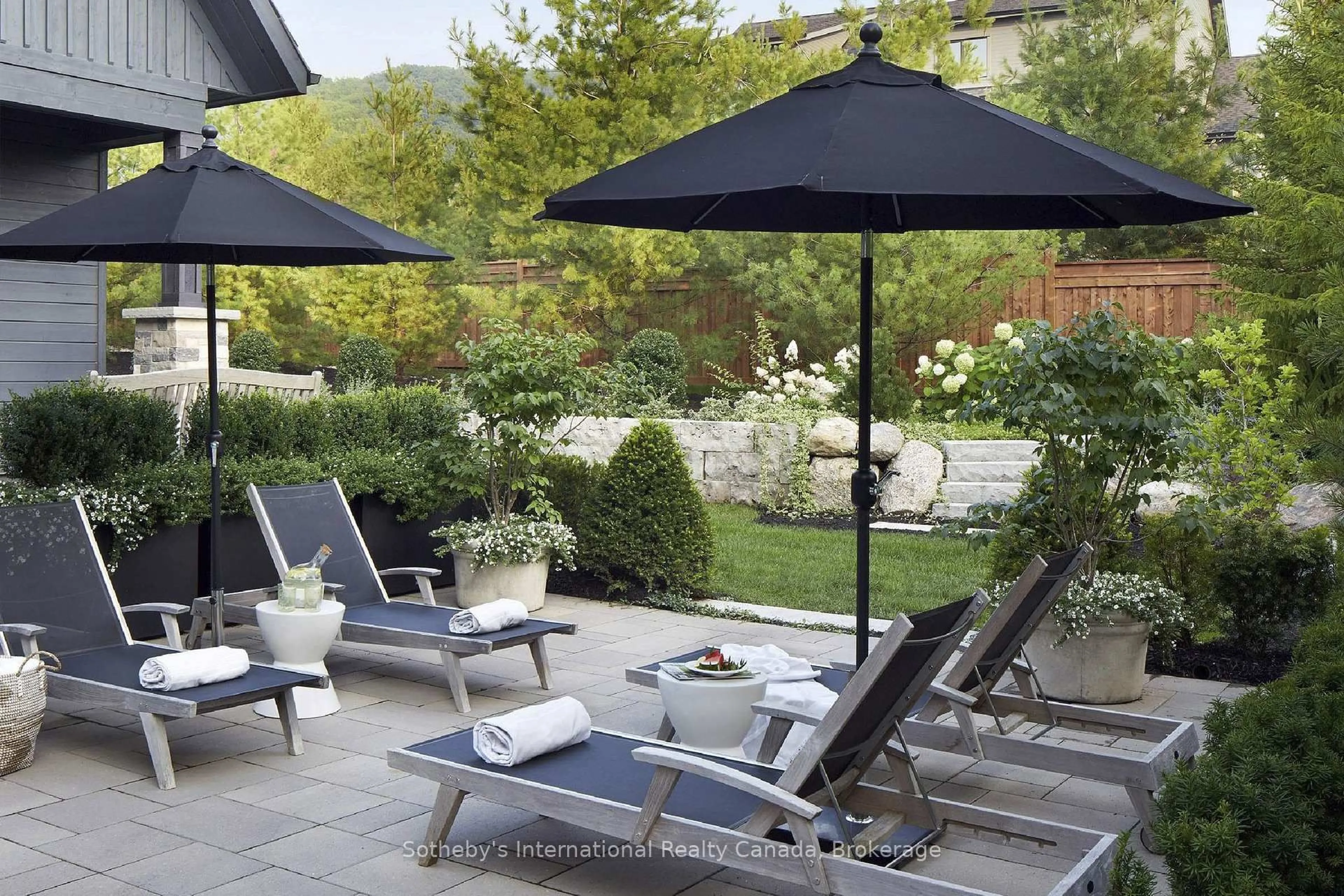 Patio, street for 110 Stone Zack Lane, Blue Mountains Ontario N0H 1J0