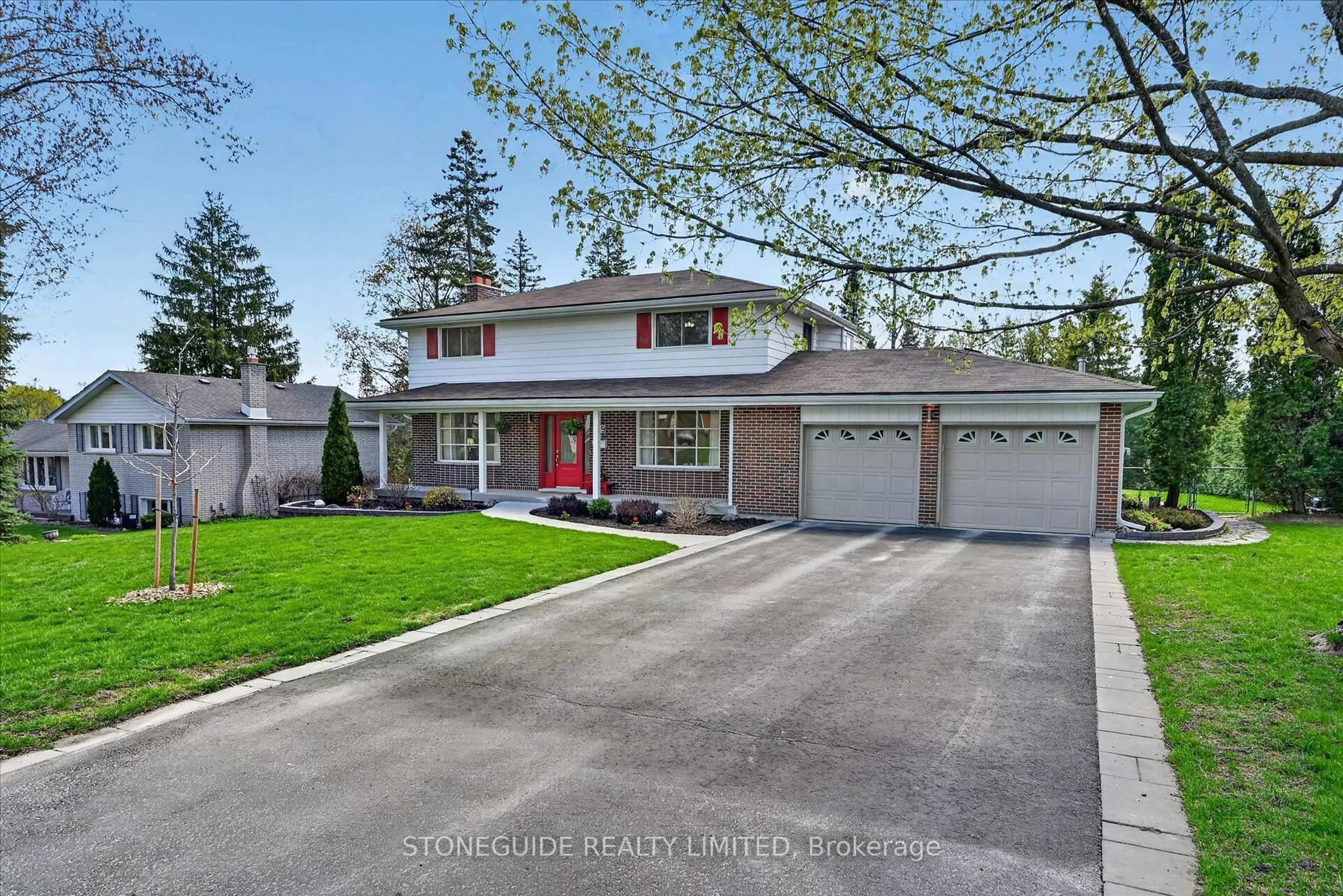 Home with vinyl exterior material, street for 29 Weller Cres, Peterborough Ontario K9J 6J4