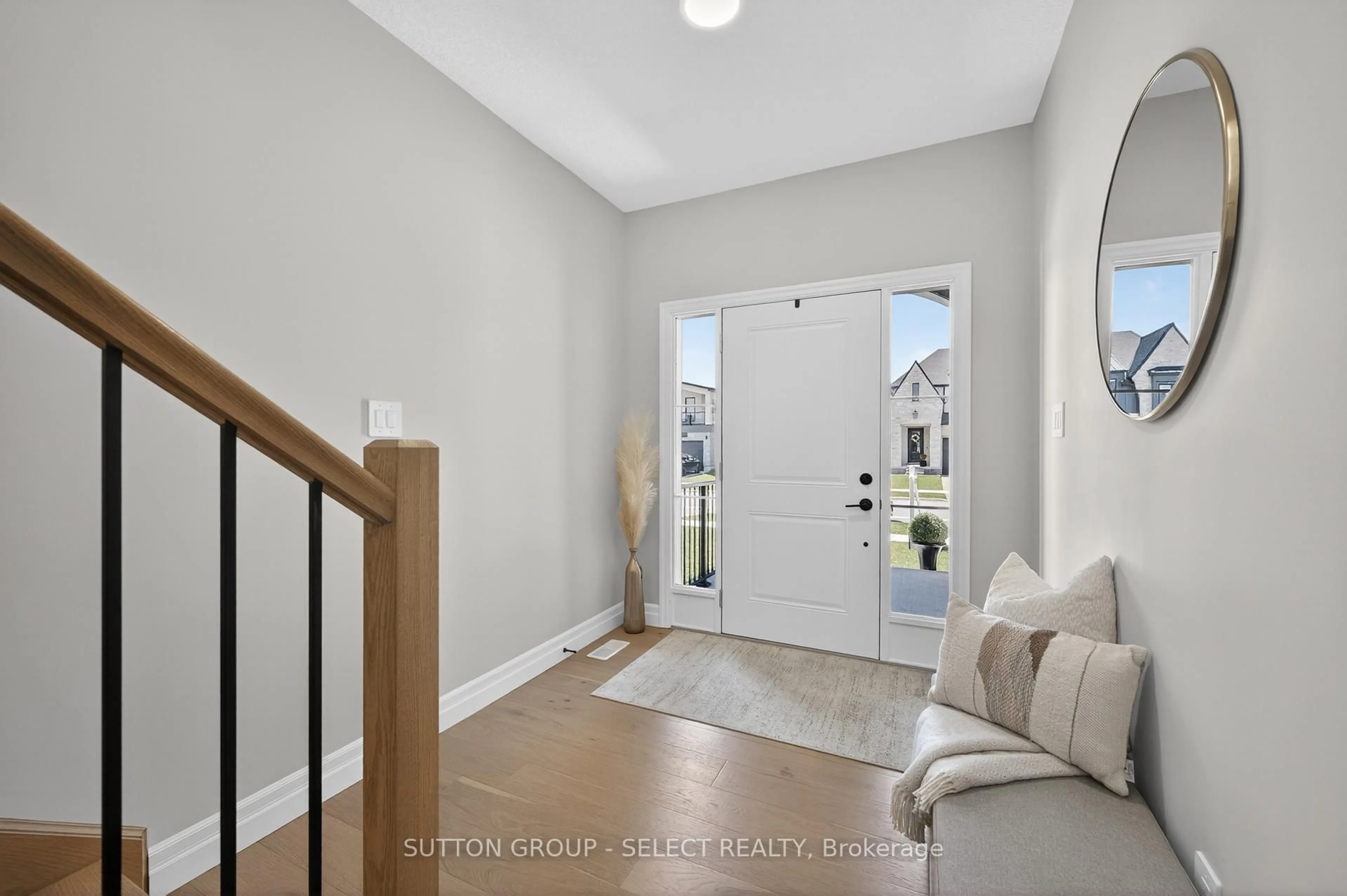 Indoor entryway for 3924 Campbell St, London South Ontario N6P 0H7