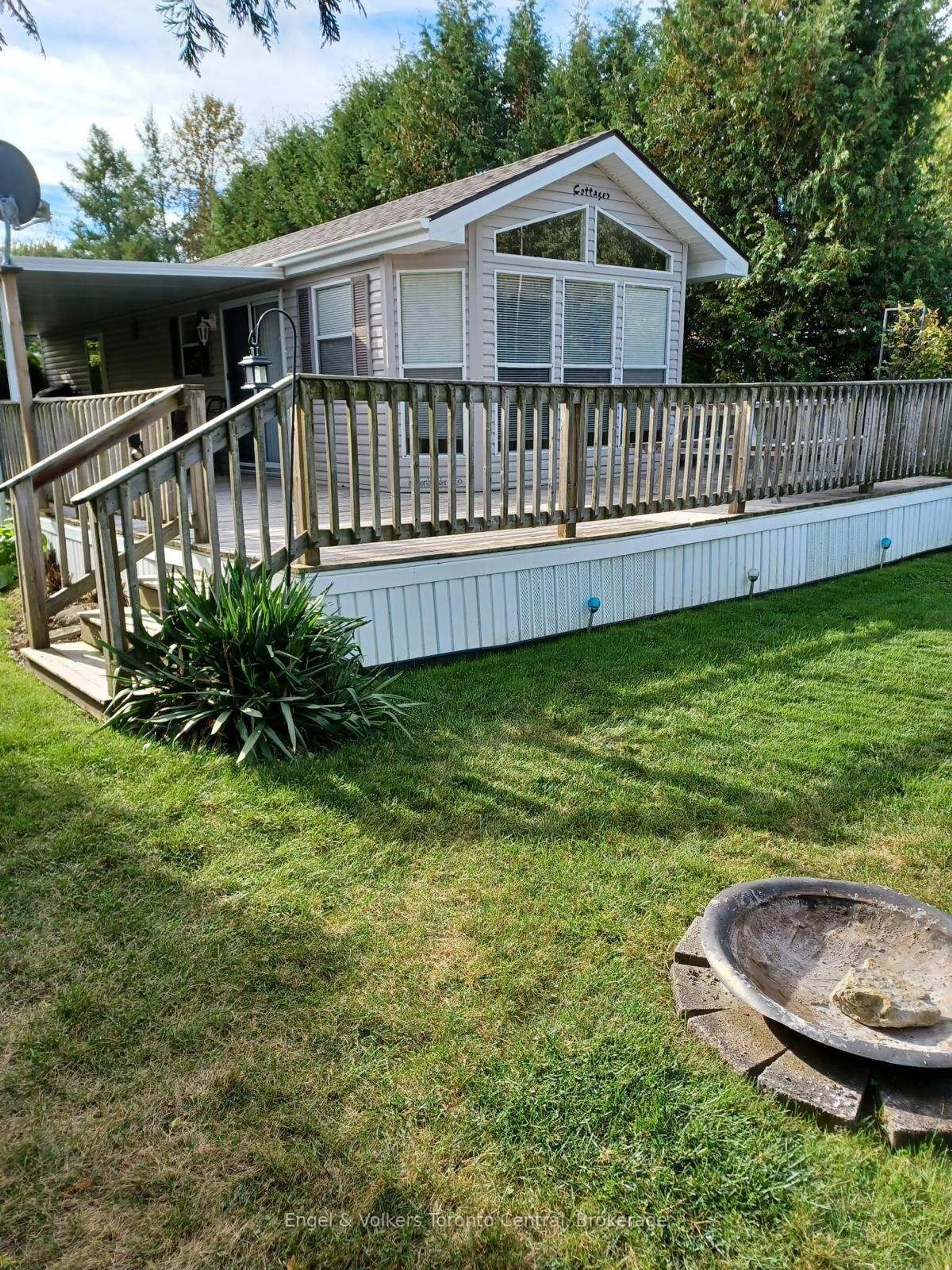 Patio, water/lake/river/ocean view for 7489 SIDEROAD 5 #B2, Wellington North Ontario N0G 2L0