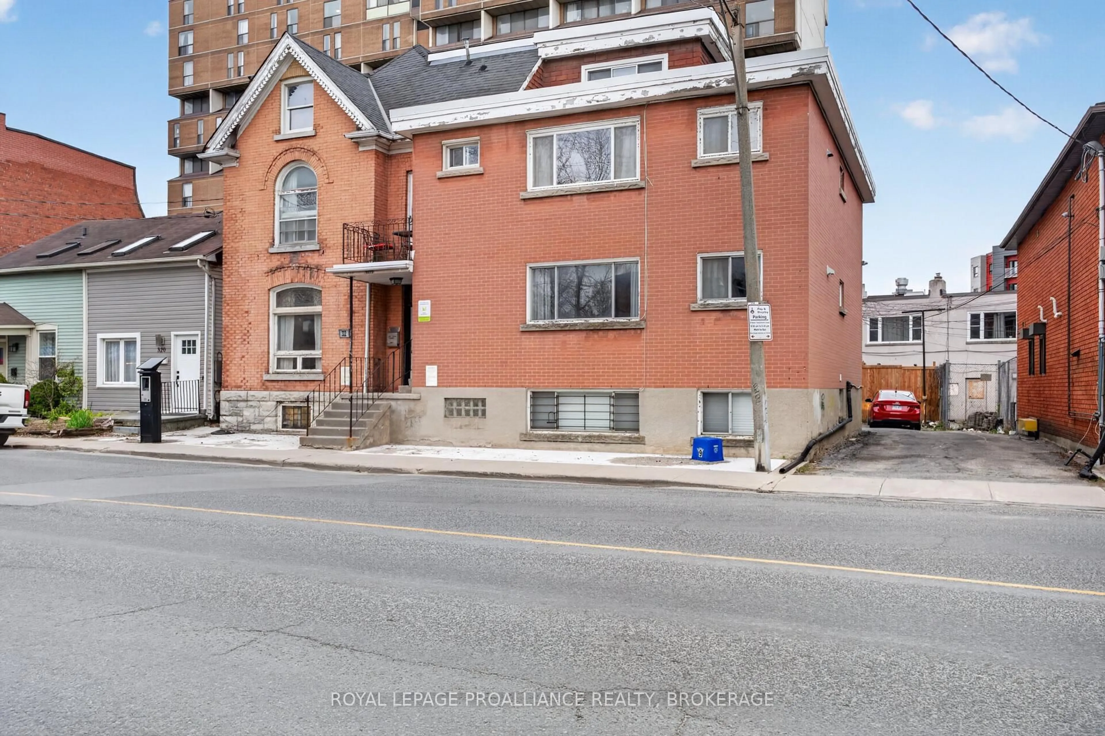 Parking for 322 Queen St, Kingston Ontario K7K 1B8
