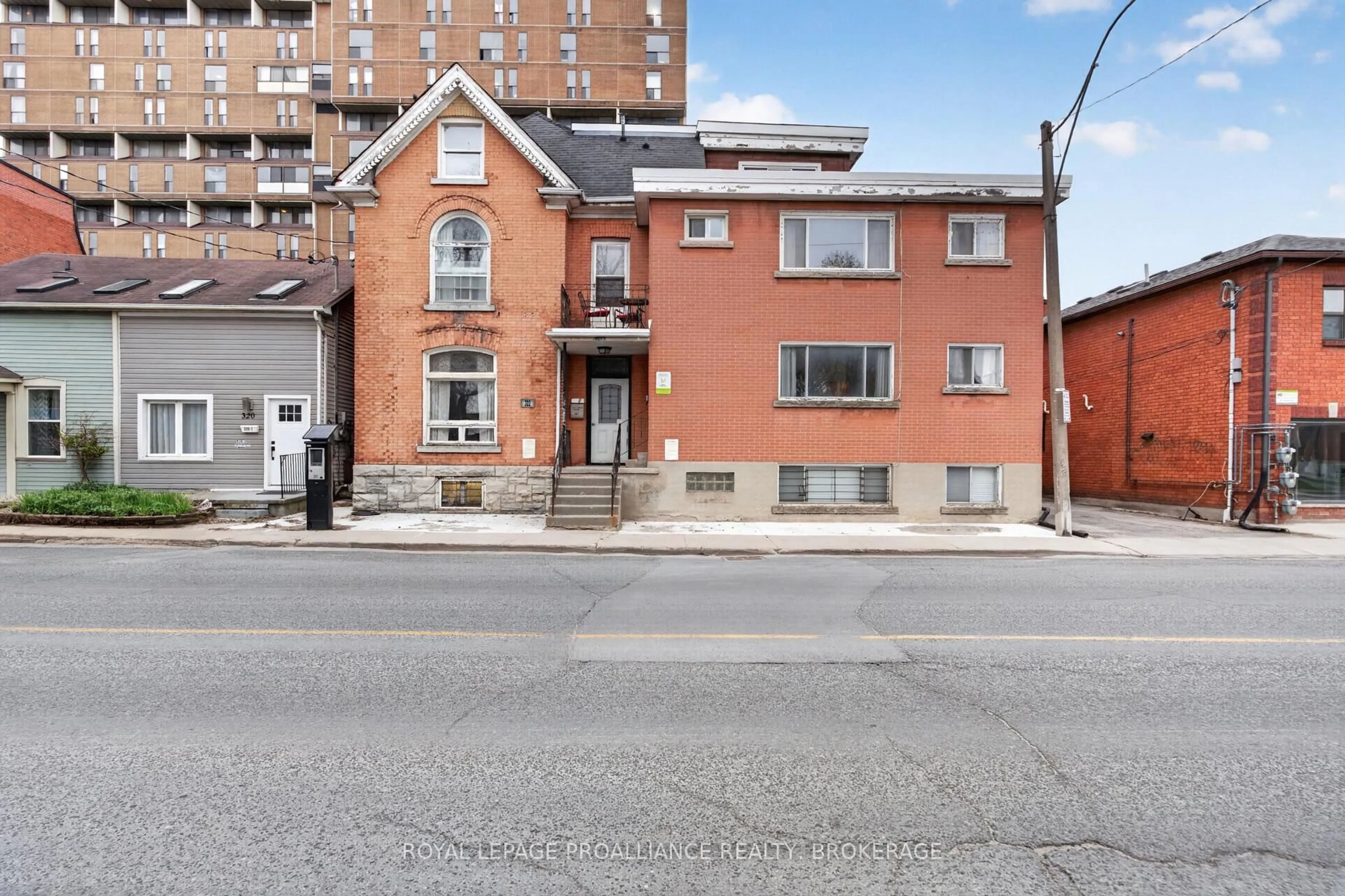 Unknown for 322 Queen St, Kingston Ontario K7K 1B8