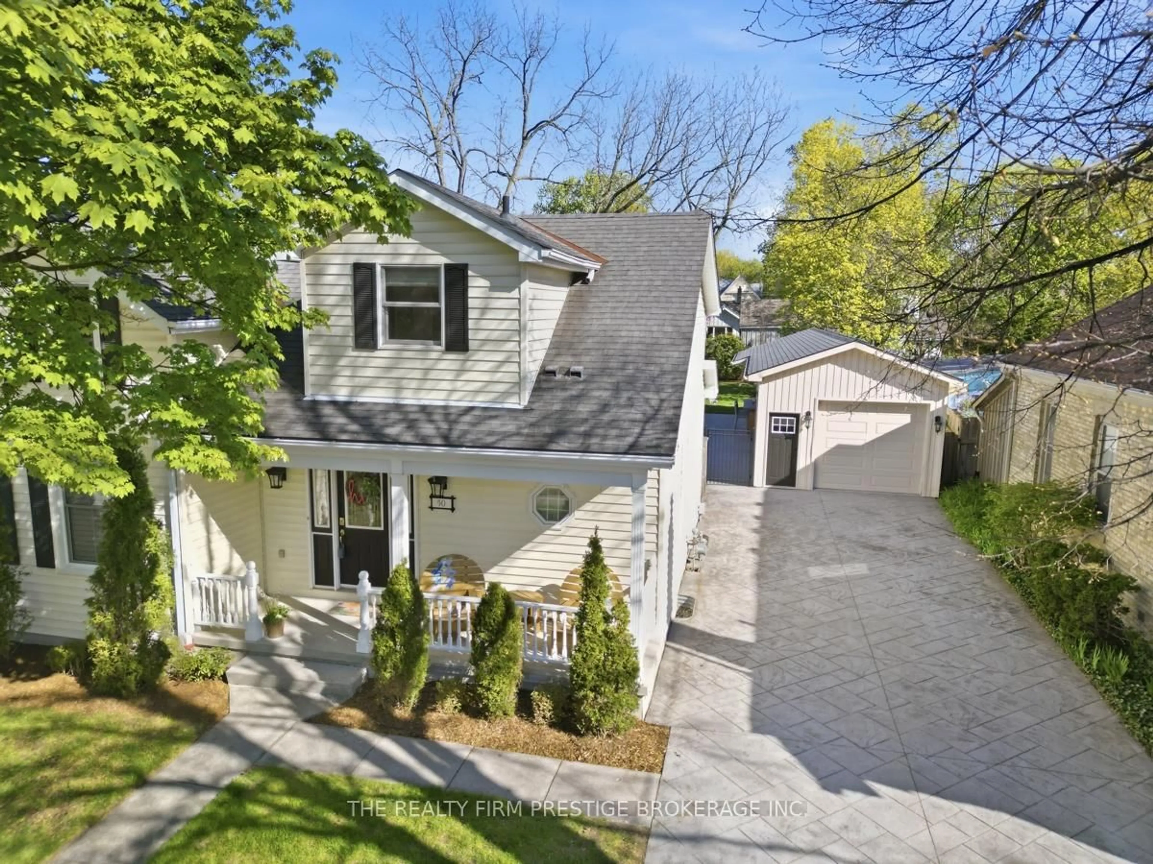 A pic from outside/outdoor area/front of a property/back of a property/a pic from drone, street for 50 Regina St, London East Ontario N6A 3Z4