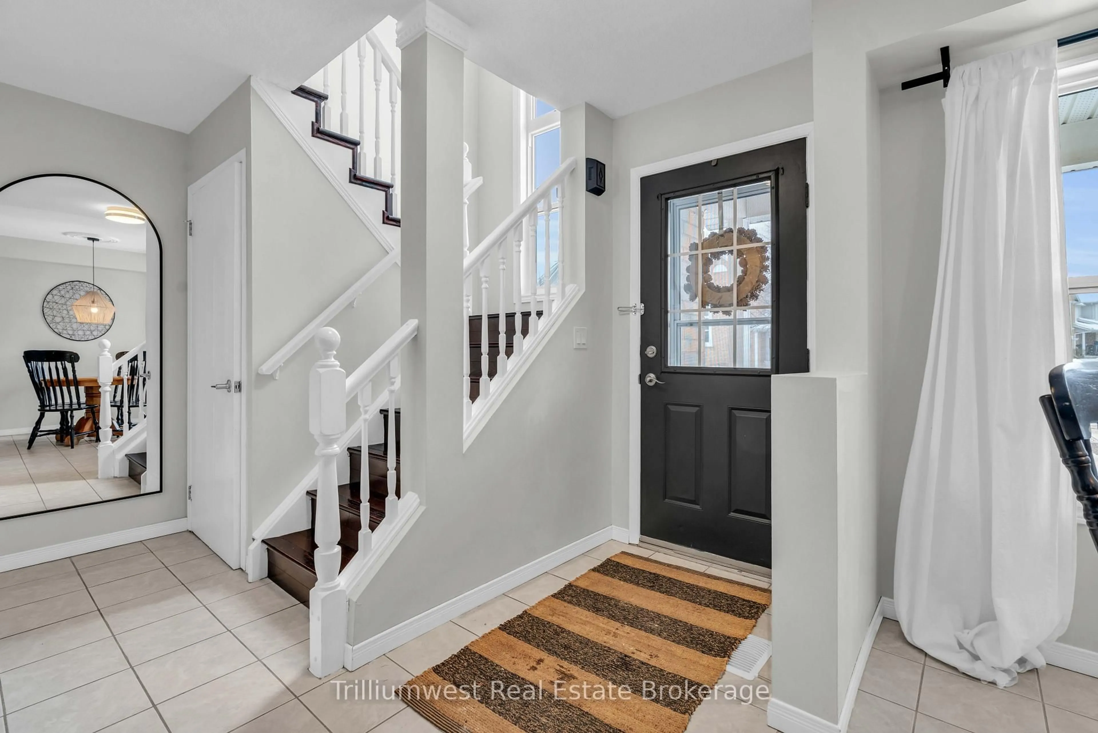 Indoor entryway for 426 Grange Rd #14, Guelph Ontario N1E 7E4
