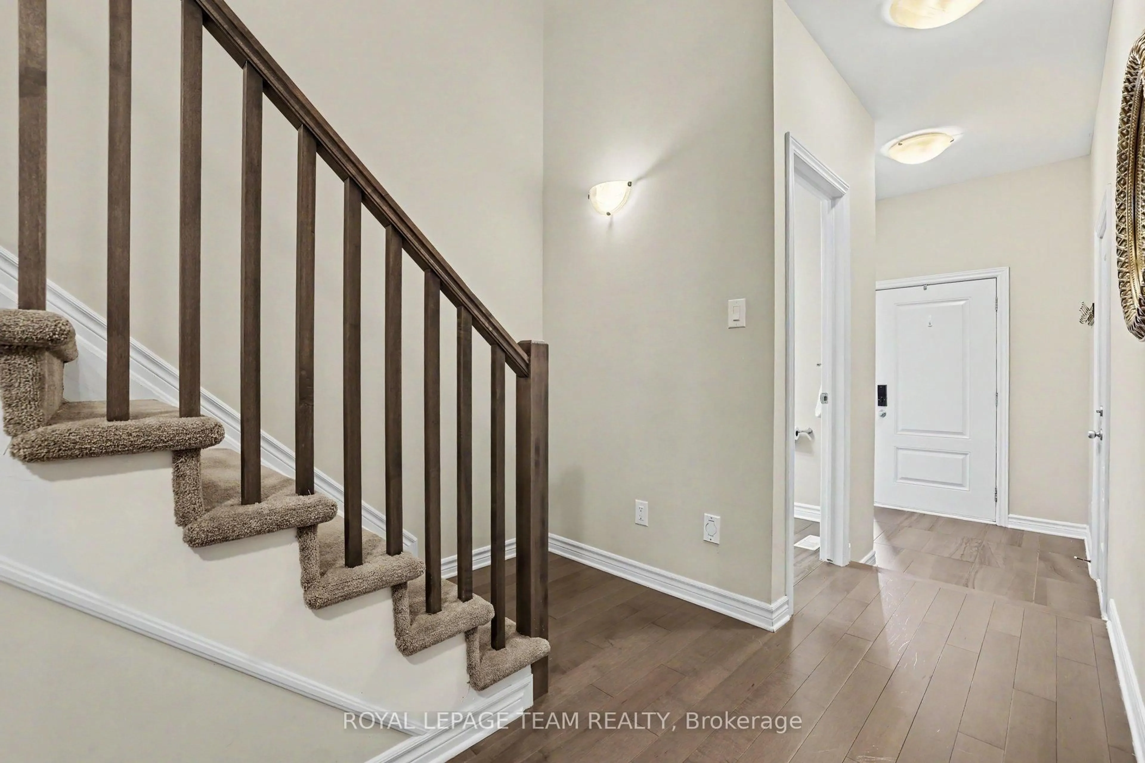 Indoor entryway for 293 Fergus Cres, Ottawa Ontario K2J 3L7