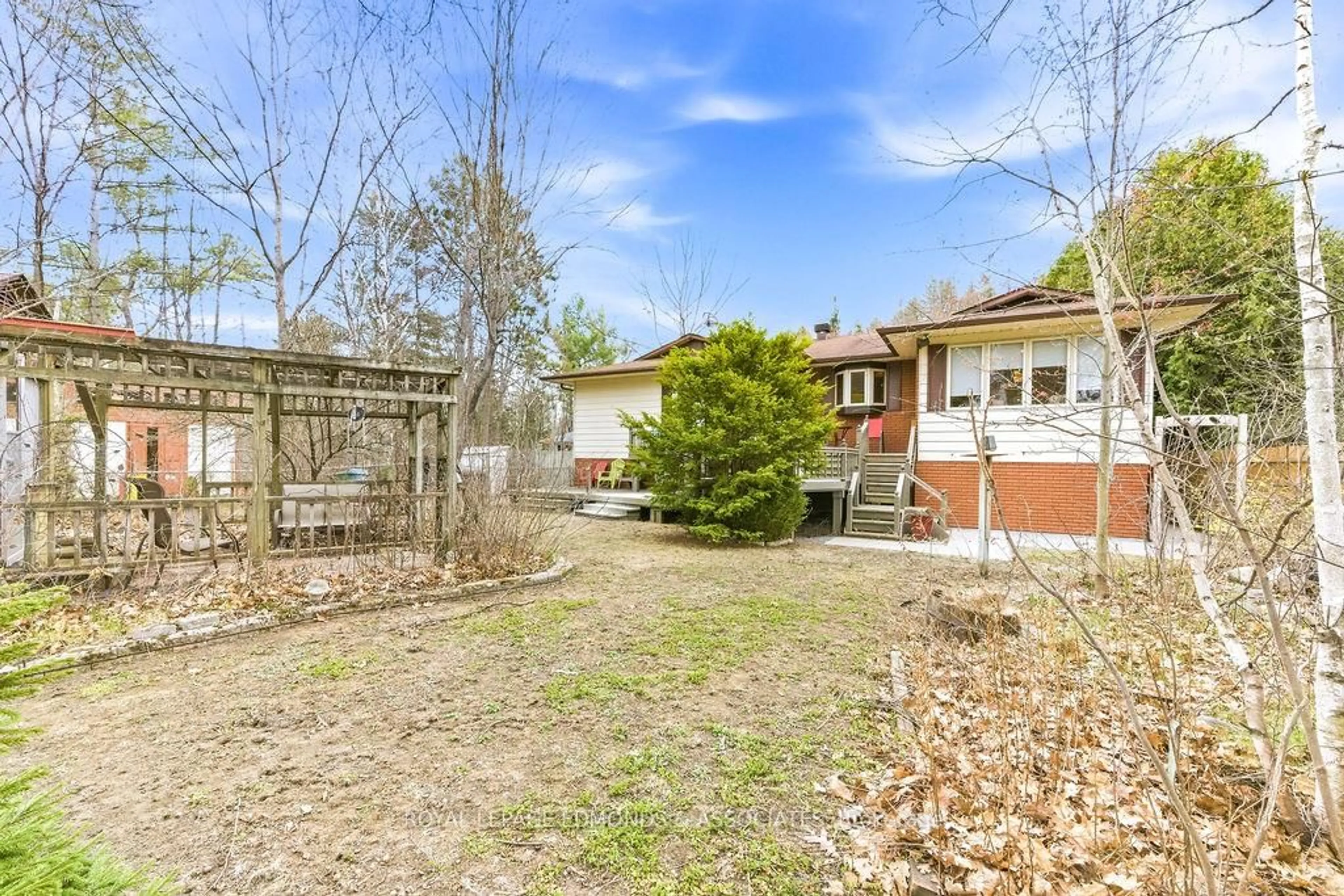 A pic from outside/outdoor area/front of a property/back of a property/a pic from drone, street for 1411 Victoria St, Petawawa Ontario K8H 3K4