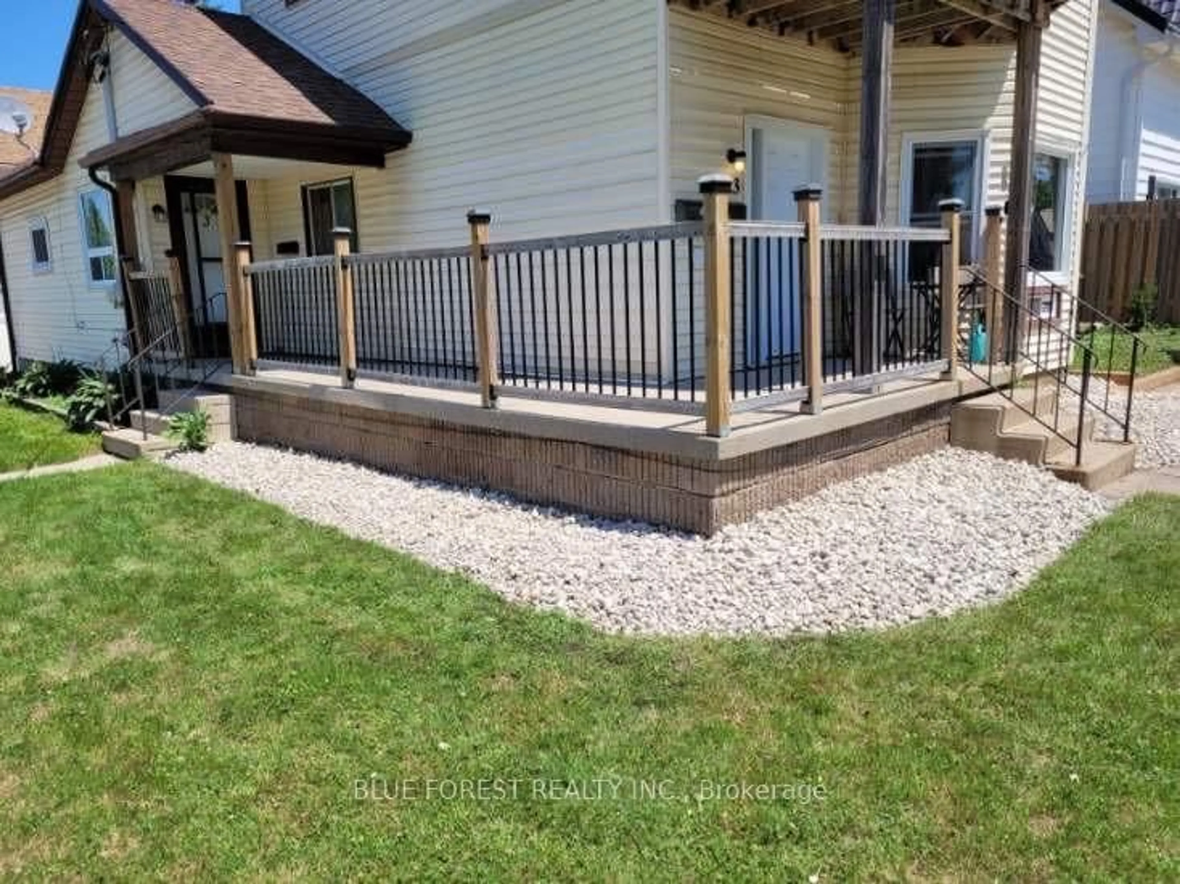 Patio, unknown for 23 Barnes St, St. Thomas Ontario N5R 2V4