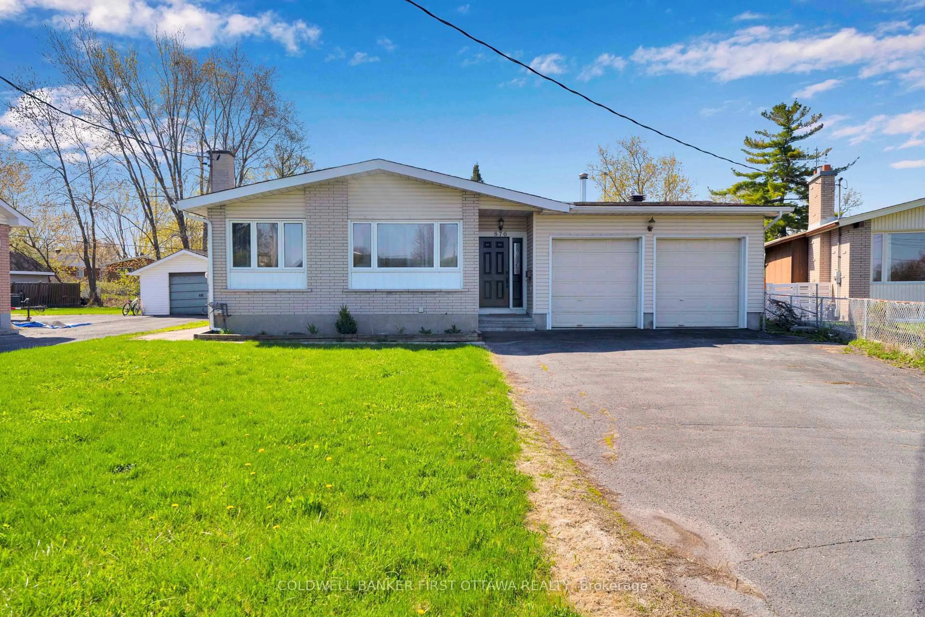 Home with vinyl exterior material, street for 876 Balsam Dr, Ottawa Ontario K1E 1B5