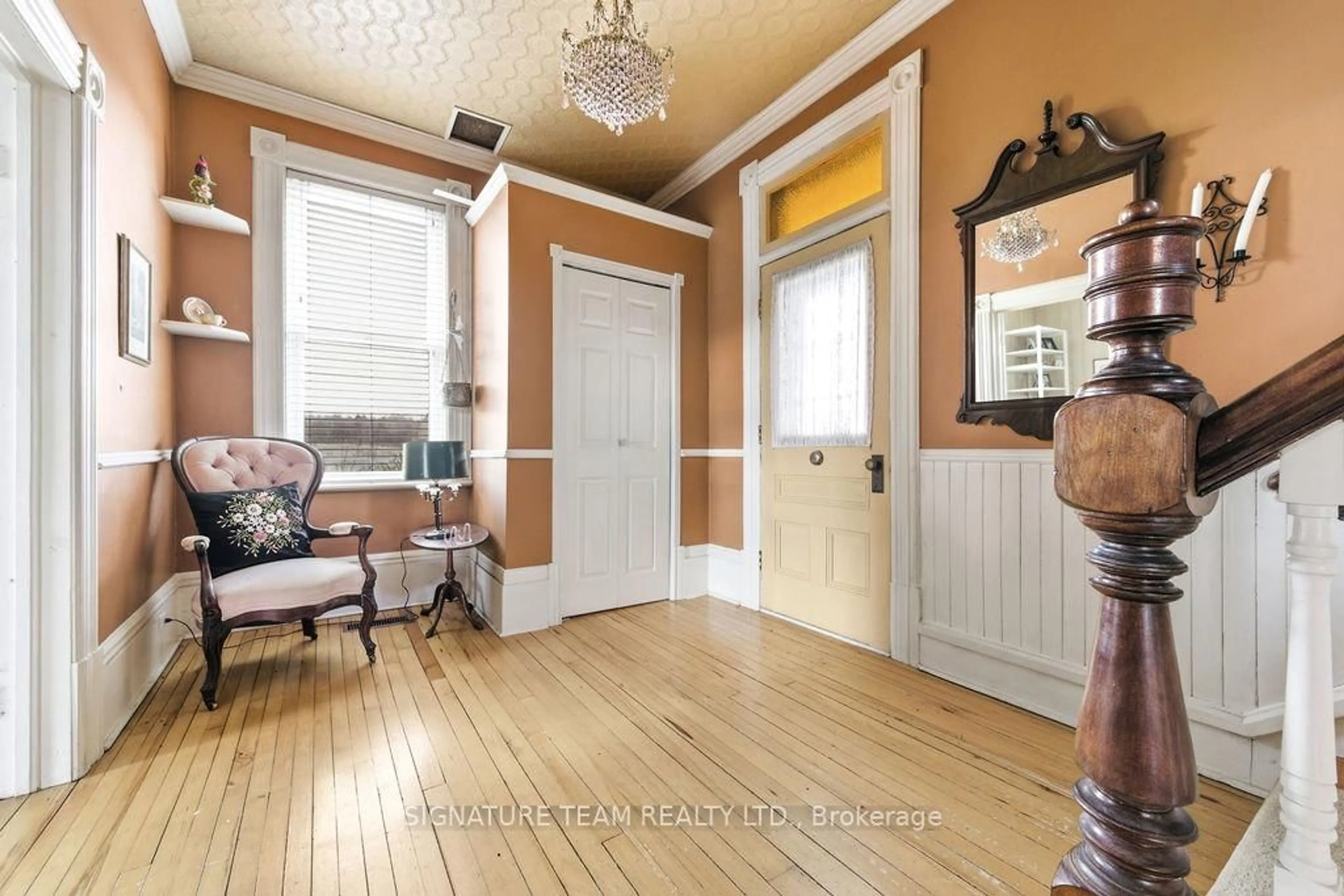 Indoor entryway for 9390 60 Highway, Eganville Ontario K0J 1T0