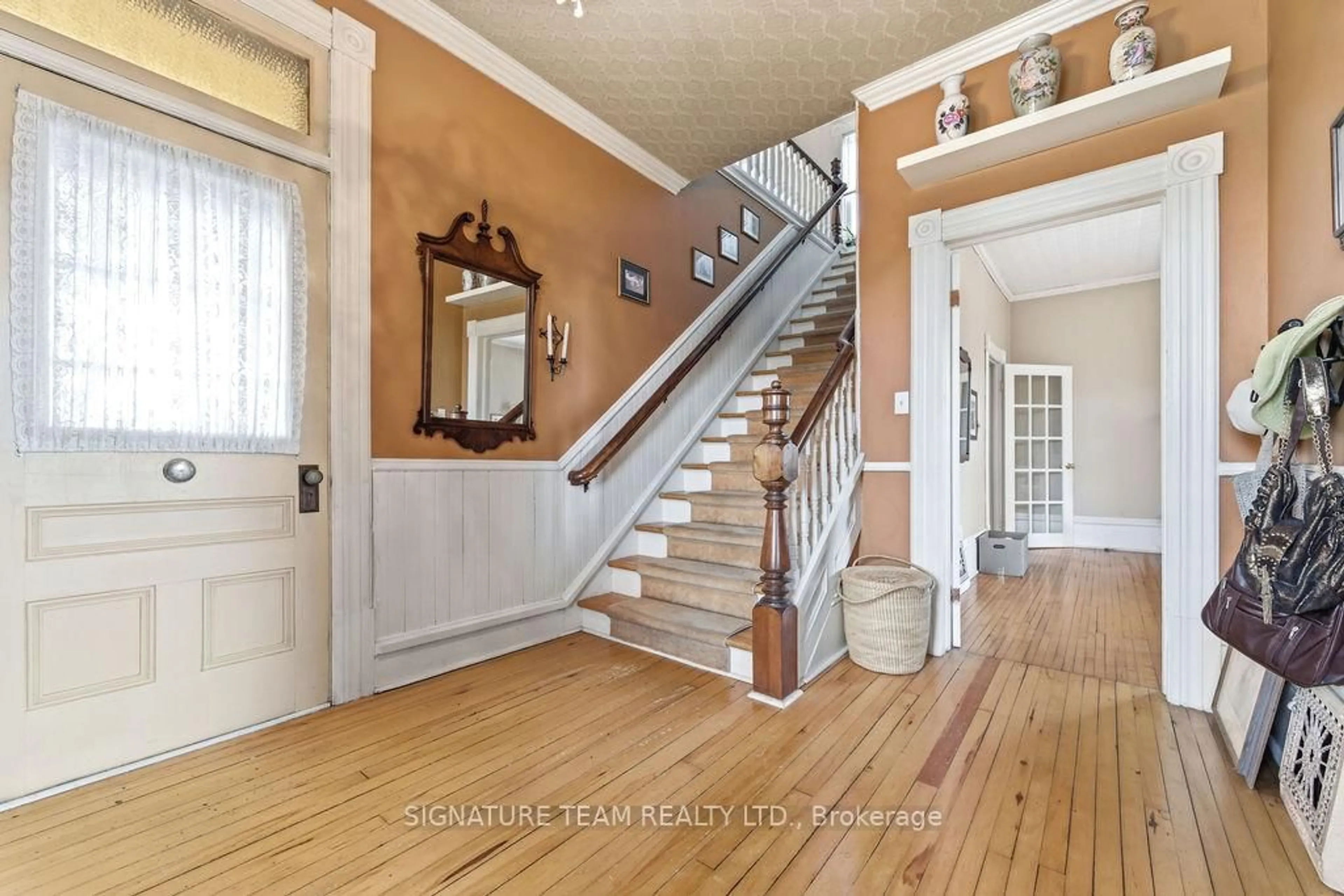 Indoor entryway for 9390 60 Highway, Eganville Ontario K0J 1T0