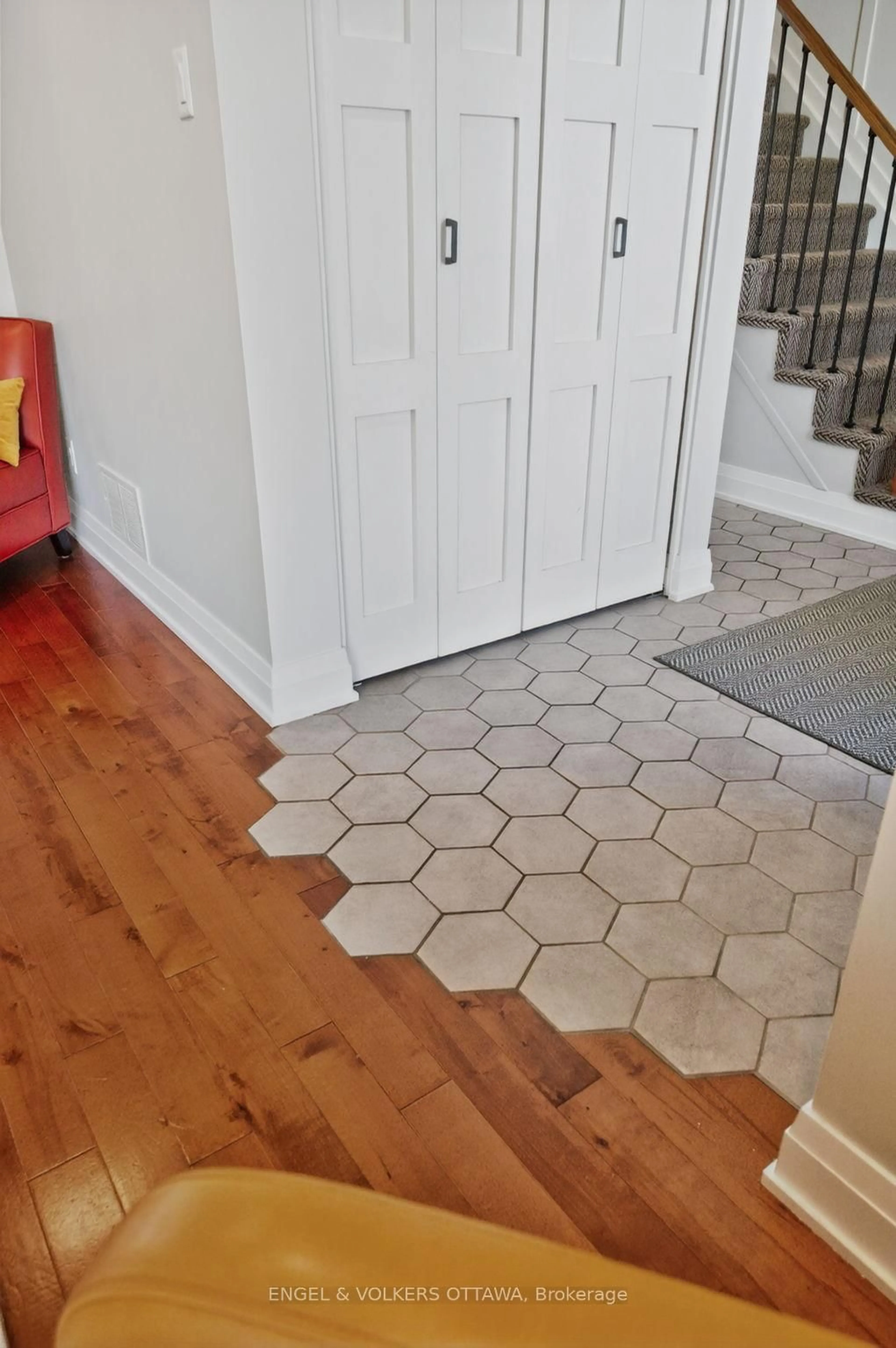Indoor entryway for 12 Mancil Dr, Ottawa Ontario K2J 2J5