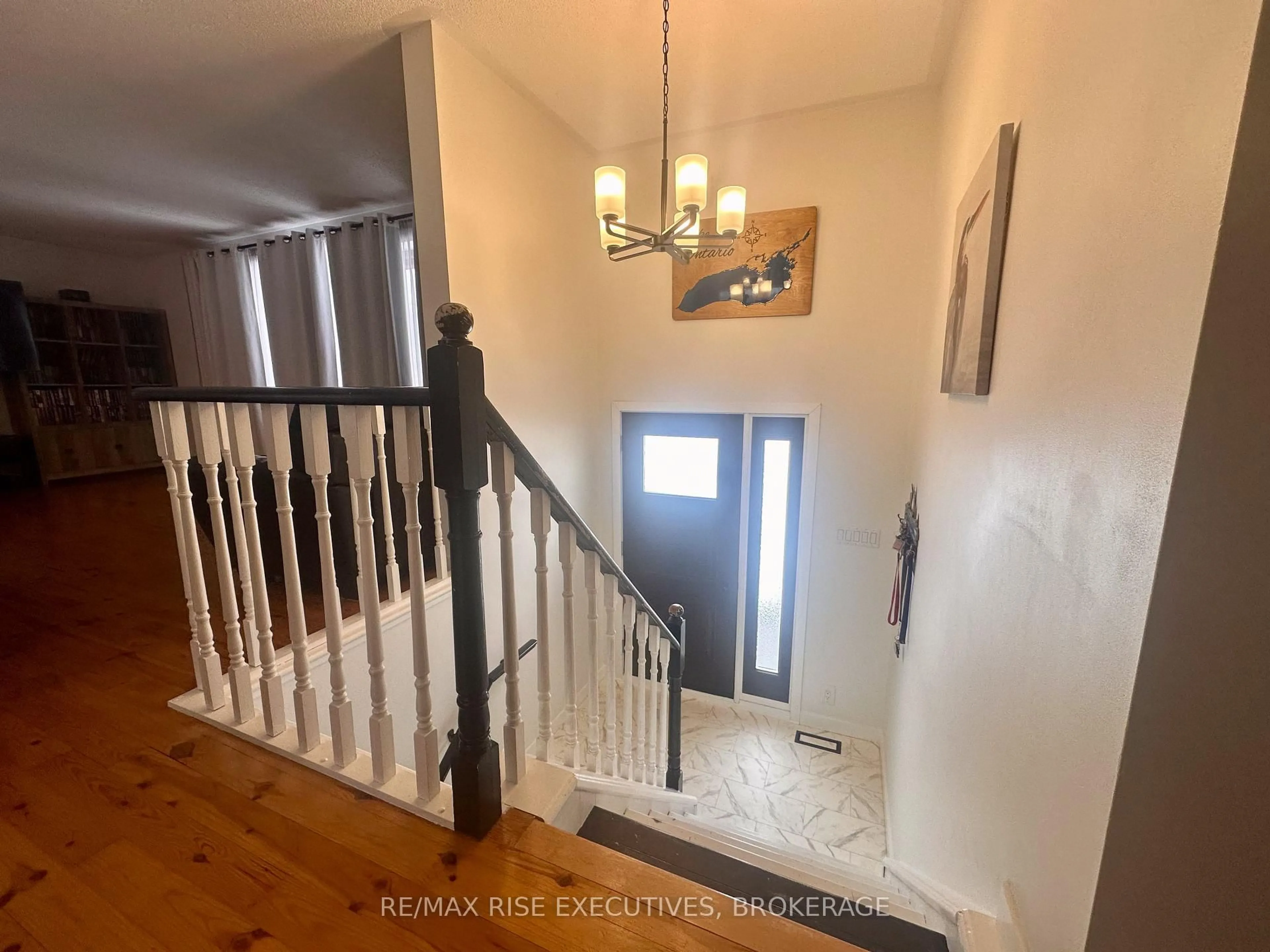 Indoor entryway for 61 Brant St, Deseronto Ontario K0K 1X0