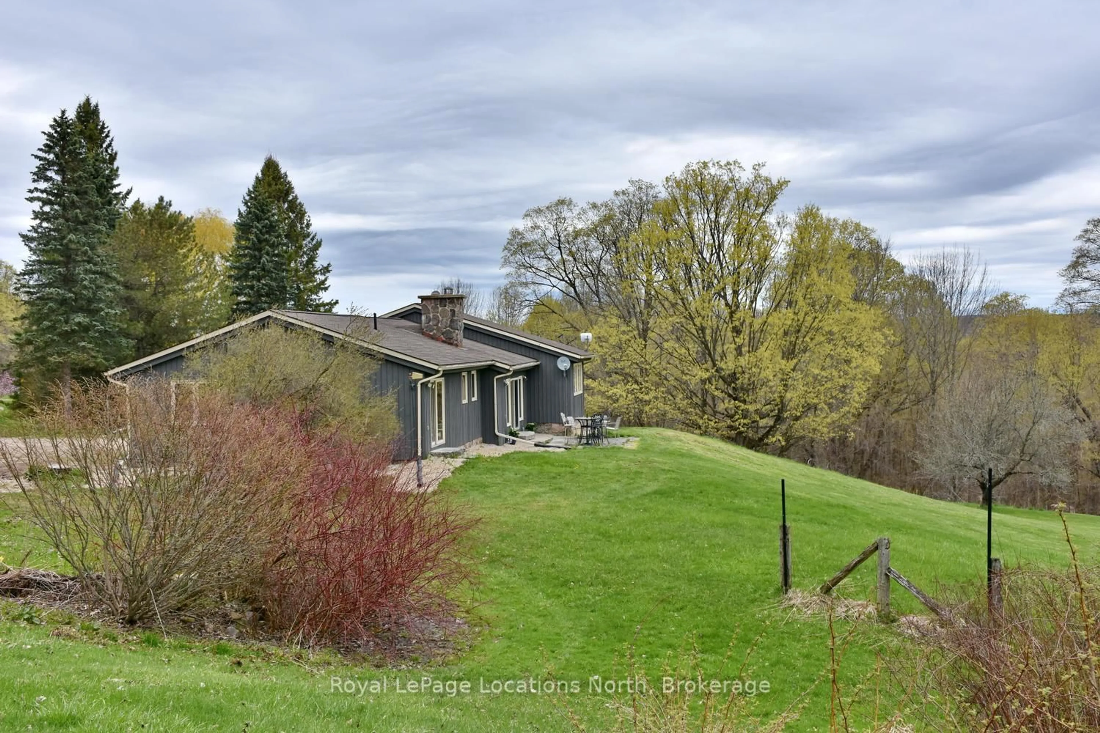 A pic from outside/outdoor area/front of a property/back of a property/a pic from drone, unknown for 446070 Johnston's Sdrd, Grey Highlands Ontario N0C 1E0