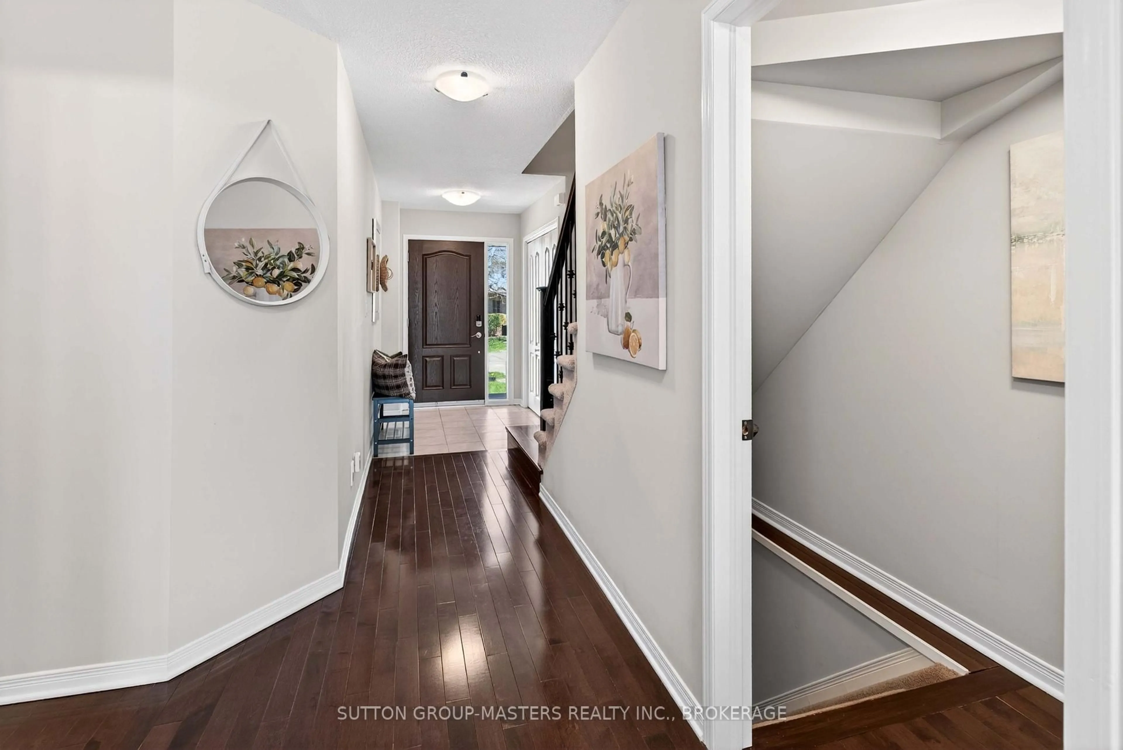 Indoor entryway for 1399 Atkinson St, Kingston Ontario K7P 0C4