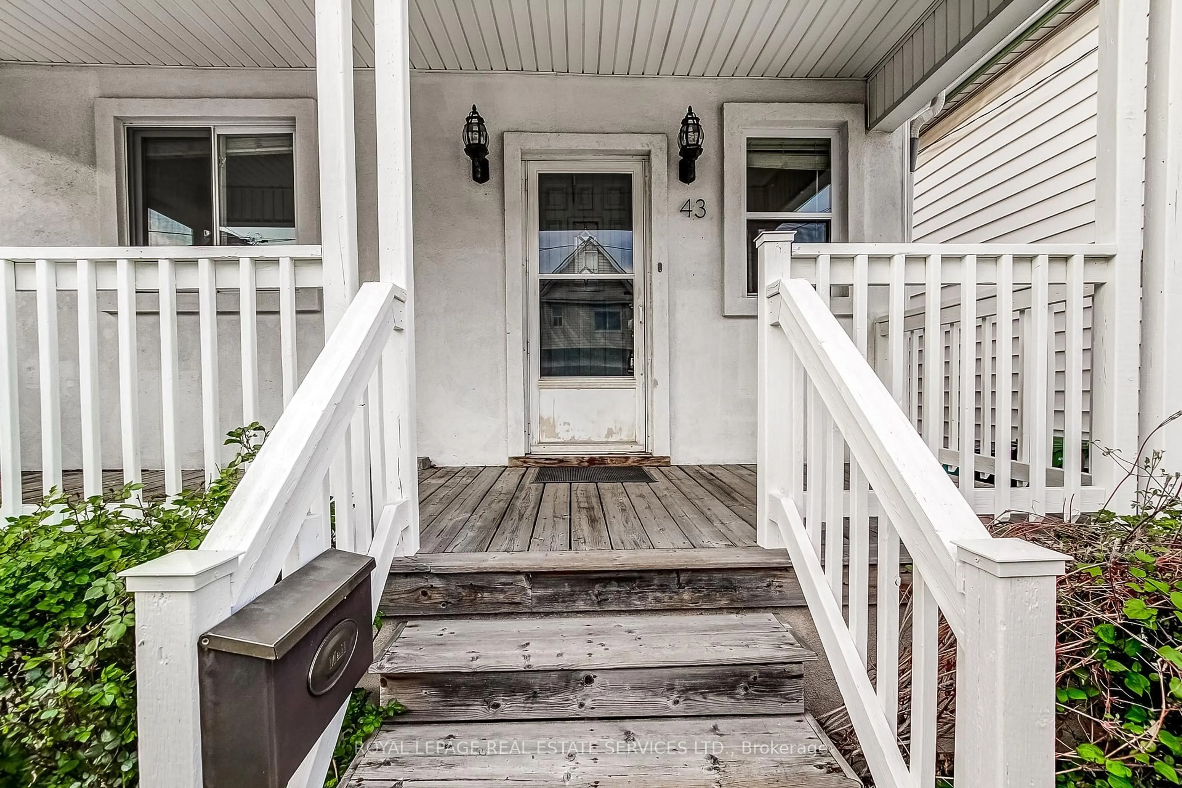 Unknown for 43 Rosemont Ave, Hamilton Ontario L8L 2M4