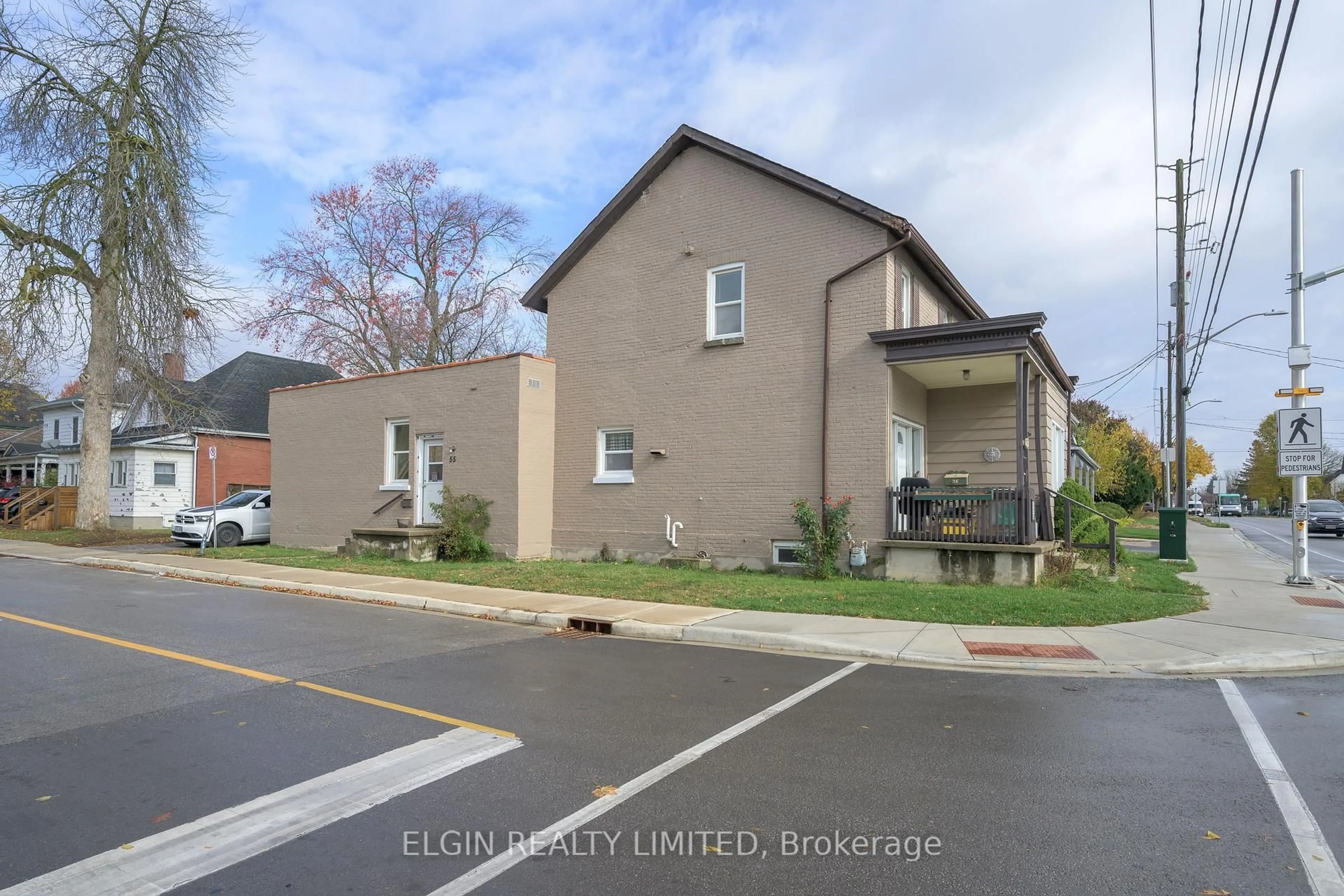 A pic from outside/outdoor area/front of a property/back of a property/a pic from drone, street for 35-37 Kains St, St. Thomas Ontario N5P 1N1