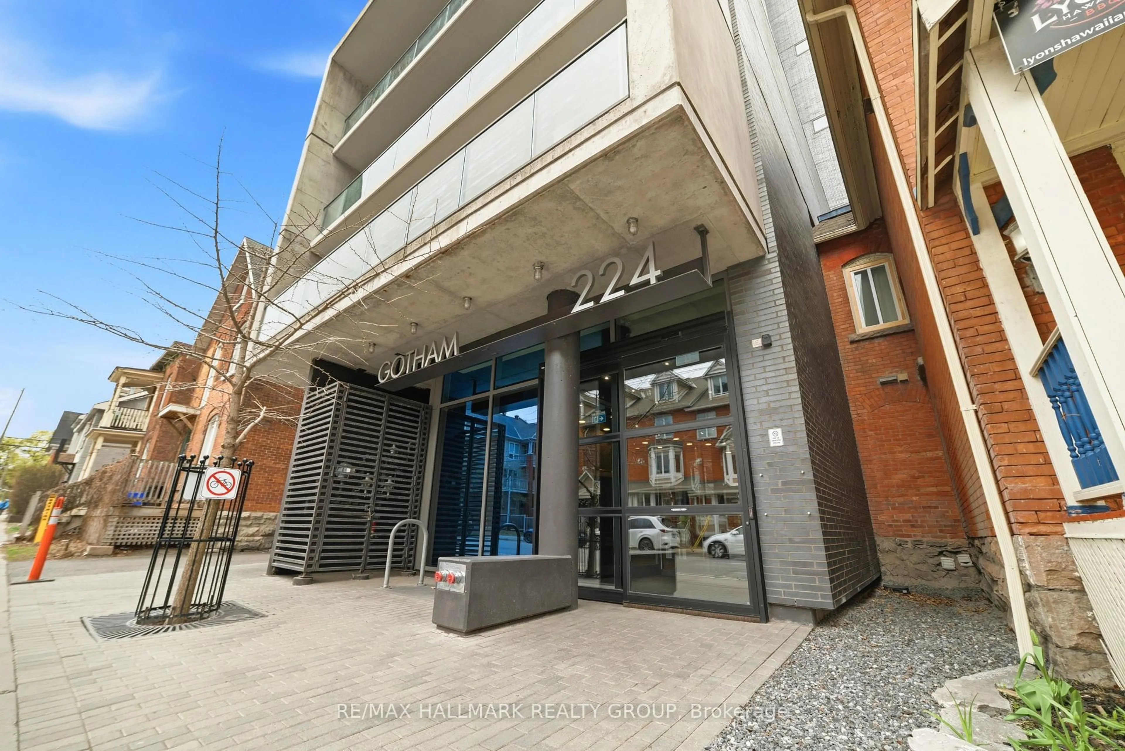 Indoor foyer for 224 Lyon St #1009, Ottawa Ontario K1R 0C1