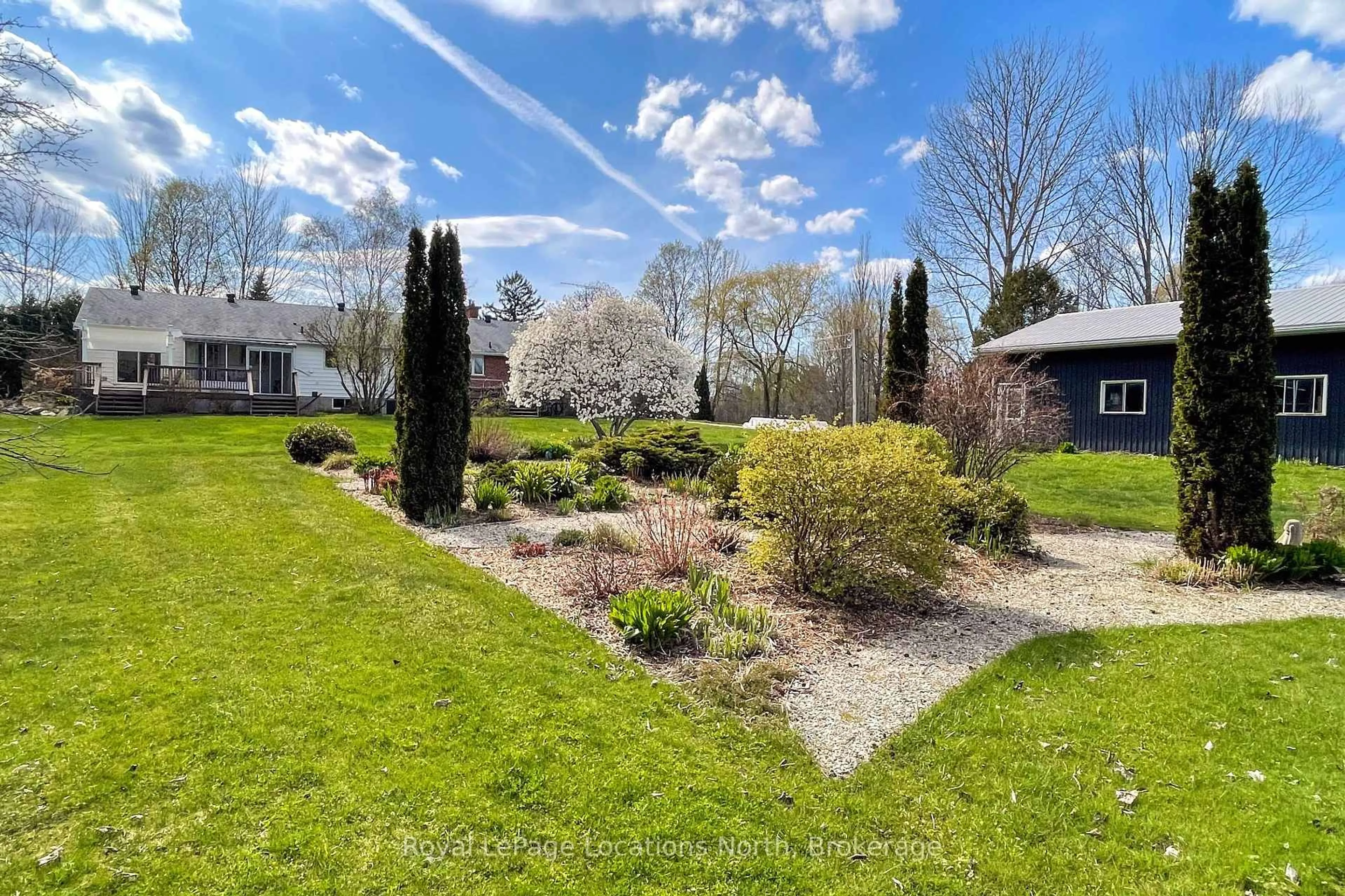 A pic from outside/outdoor area/front of a property/back of a property/a pic from drone, water/lake/river/ocean view for 355 Union St, Meaford Ontario N4L 1W7