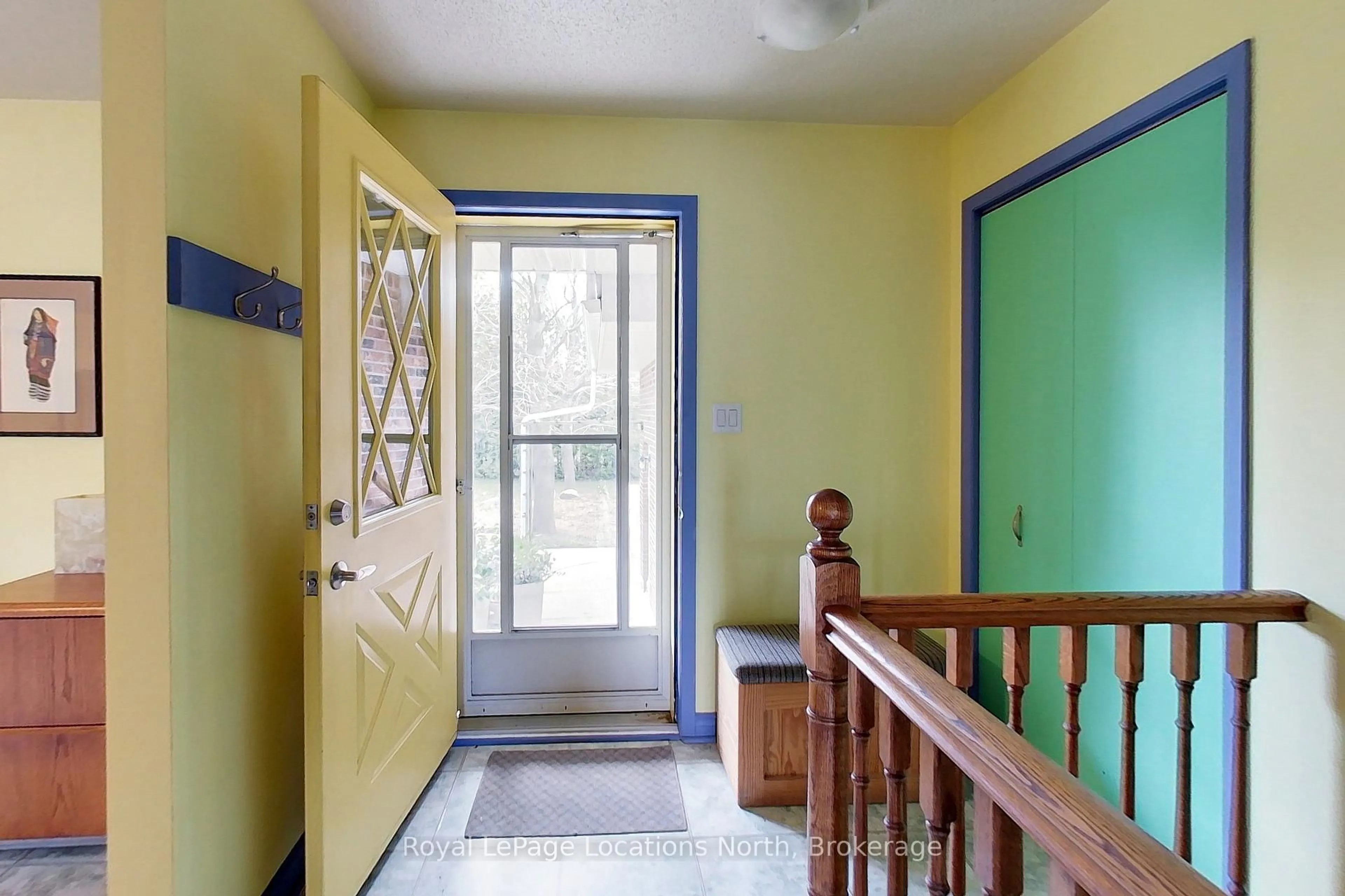 Indoor entryway for 355 Union St, Meaford Ontario N4L 1W7