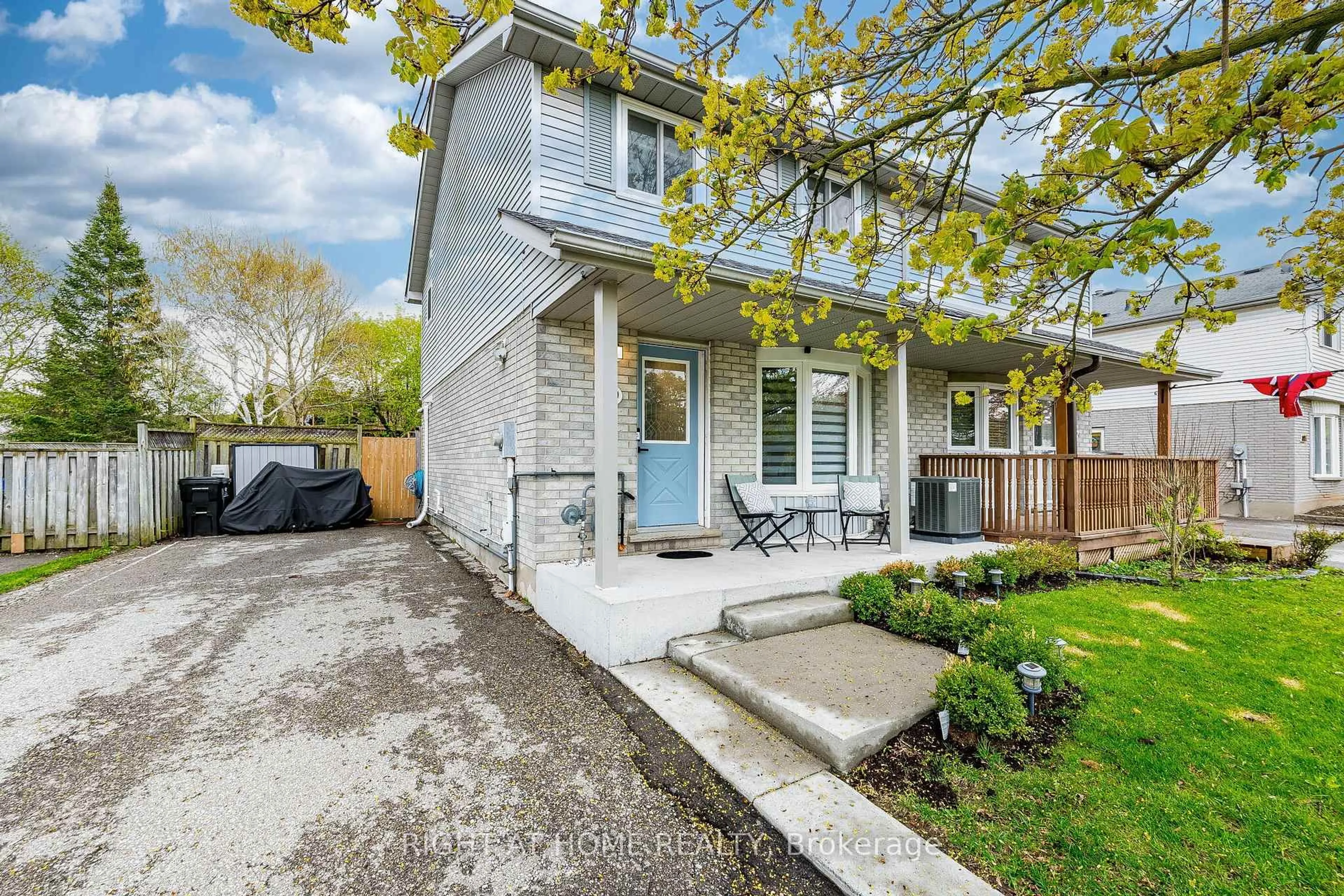 Home with brick exterior material, street for 899 Elgin St, Cambridge Ontario N1R 8C4