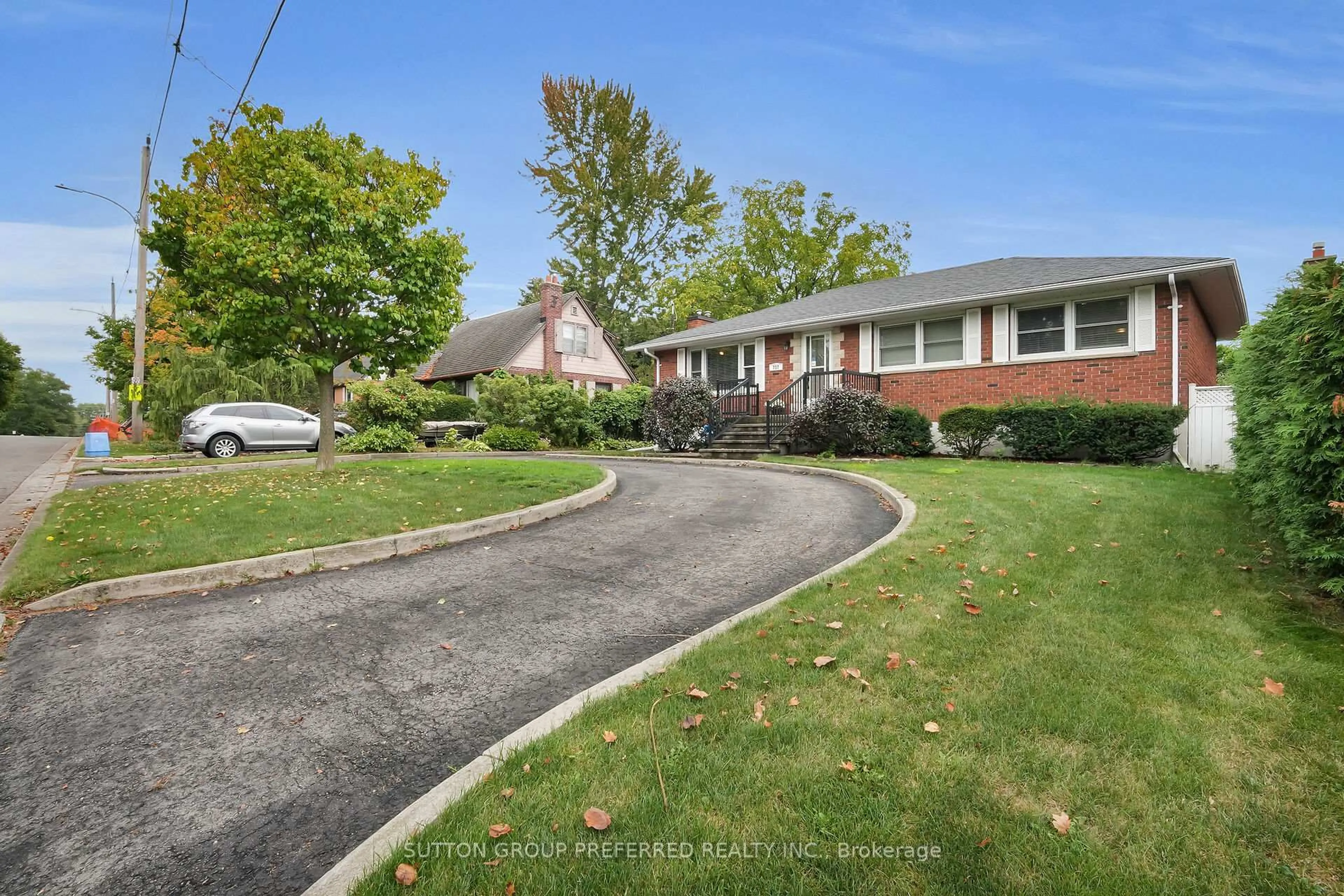 A pic from outside/outdoor area/front of a property/back of a property/a pic from drone, street for 737 Whetter Ave, London South Ontario N6C 2H1