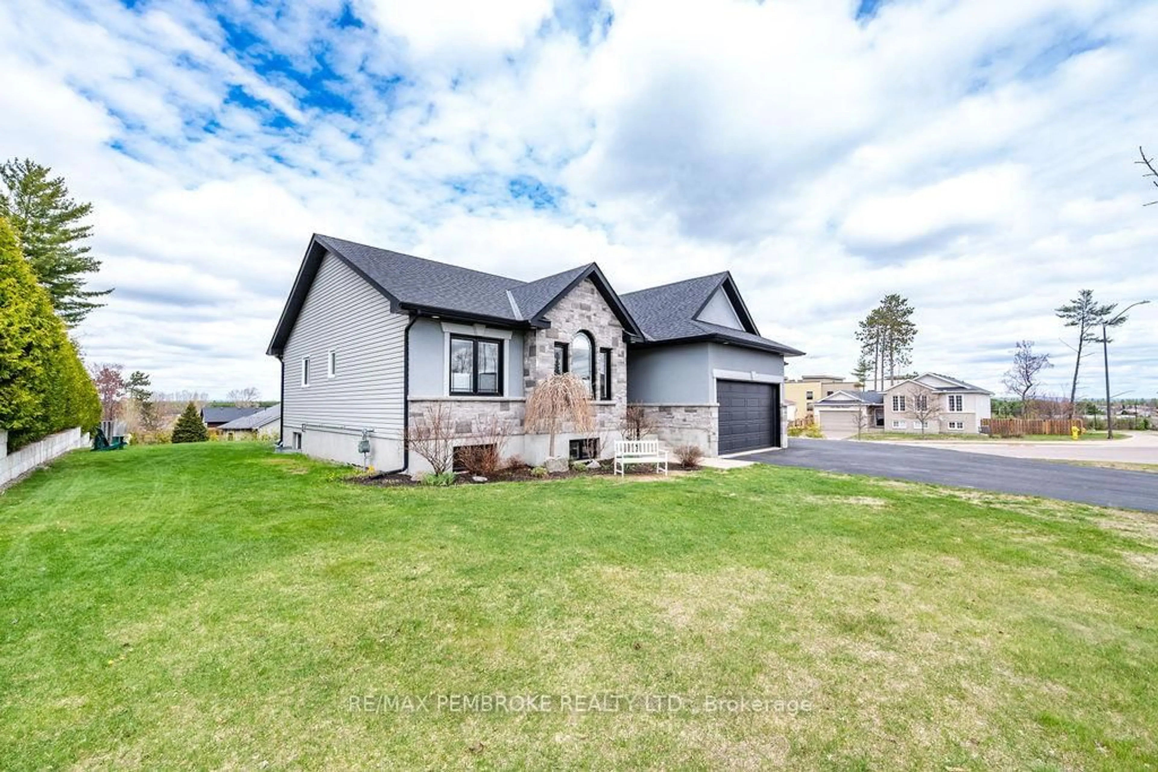 Unknown for 19 Nick St, Petawawa Ontario K8H 0C2