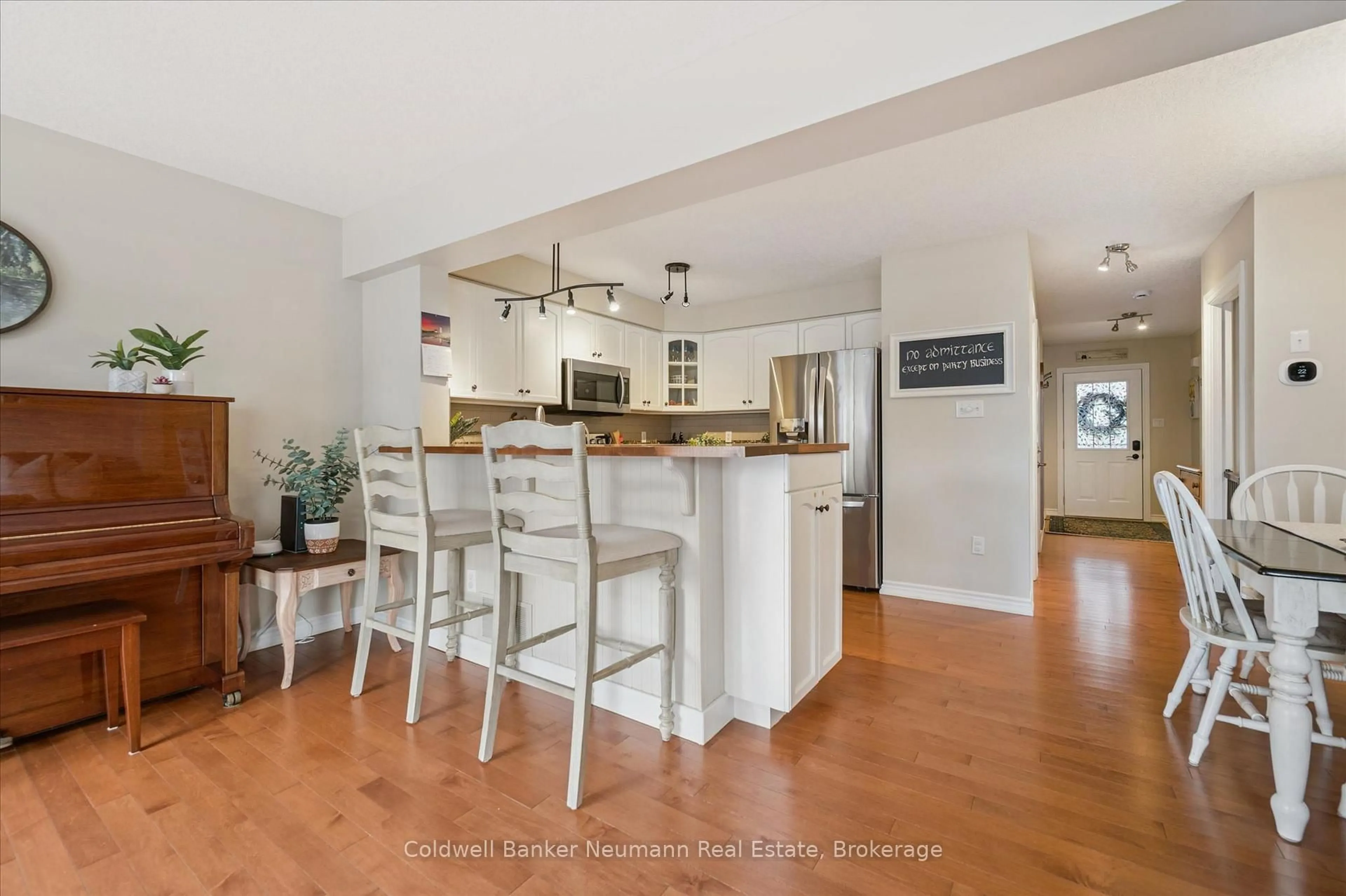 Open concept kitchen, unknown for 47 Gibbons Dr, Centre Wellington Ontario N1M 3T4